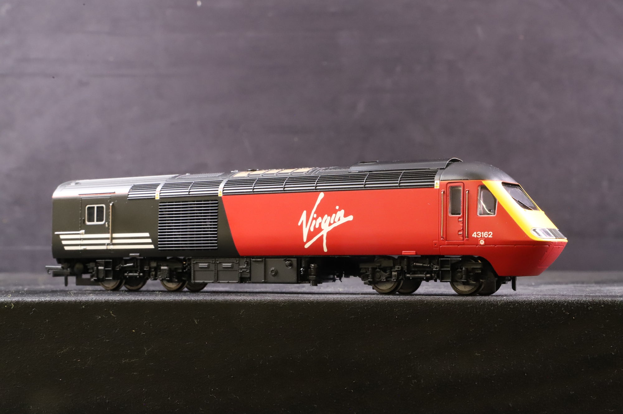 Hornby OO Class 43 HST Power Car & Dummy Virgin Livery