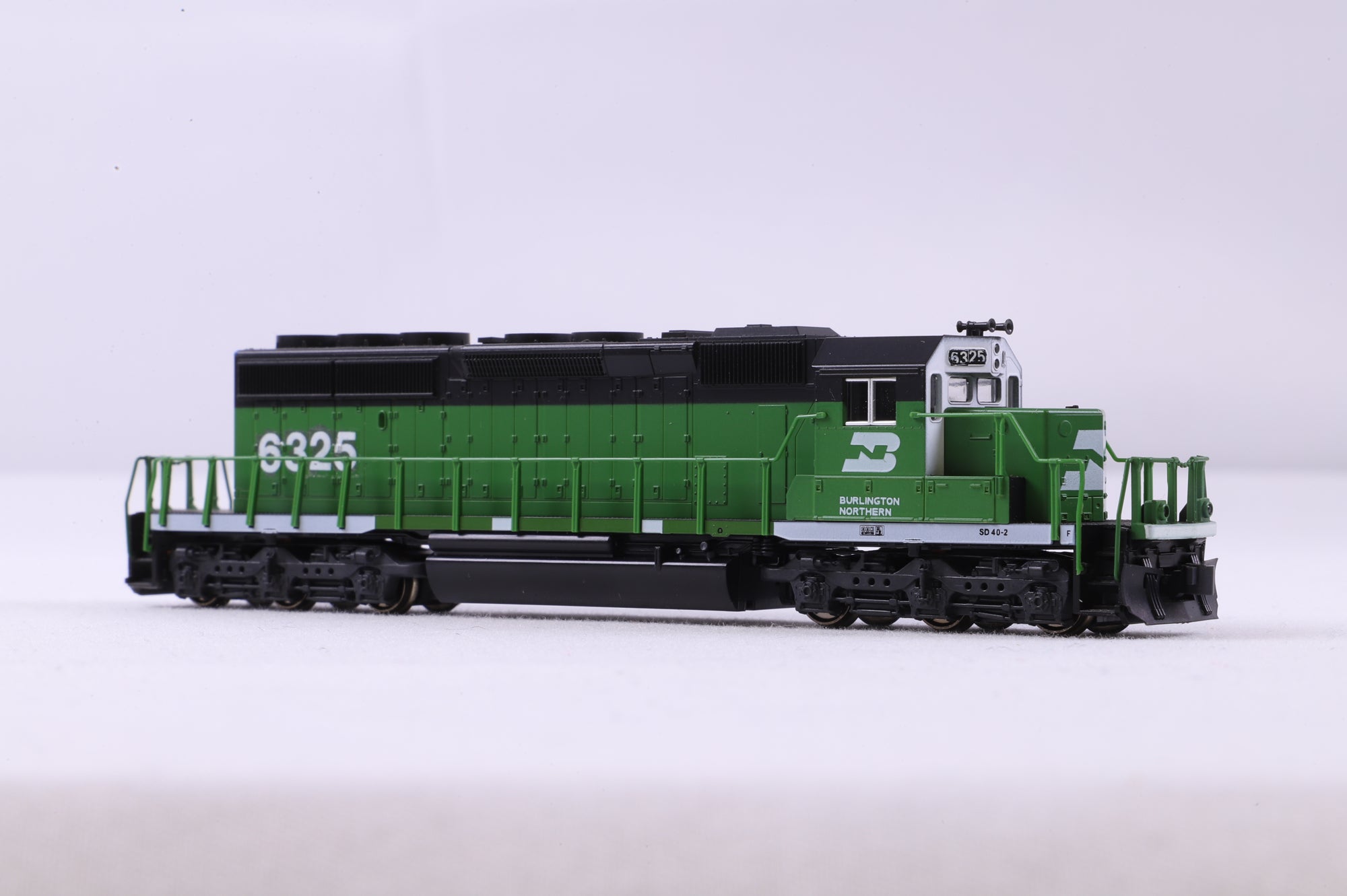 Kato n 176-4952 SD40-2 BN '6325' Diesel Locomotive Renumbered