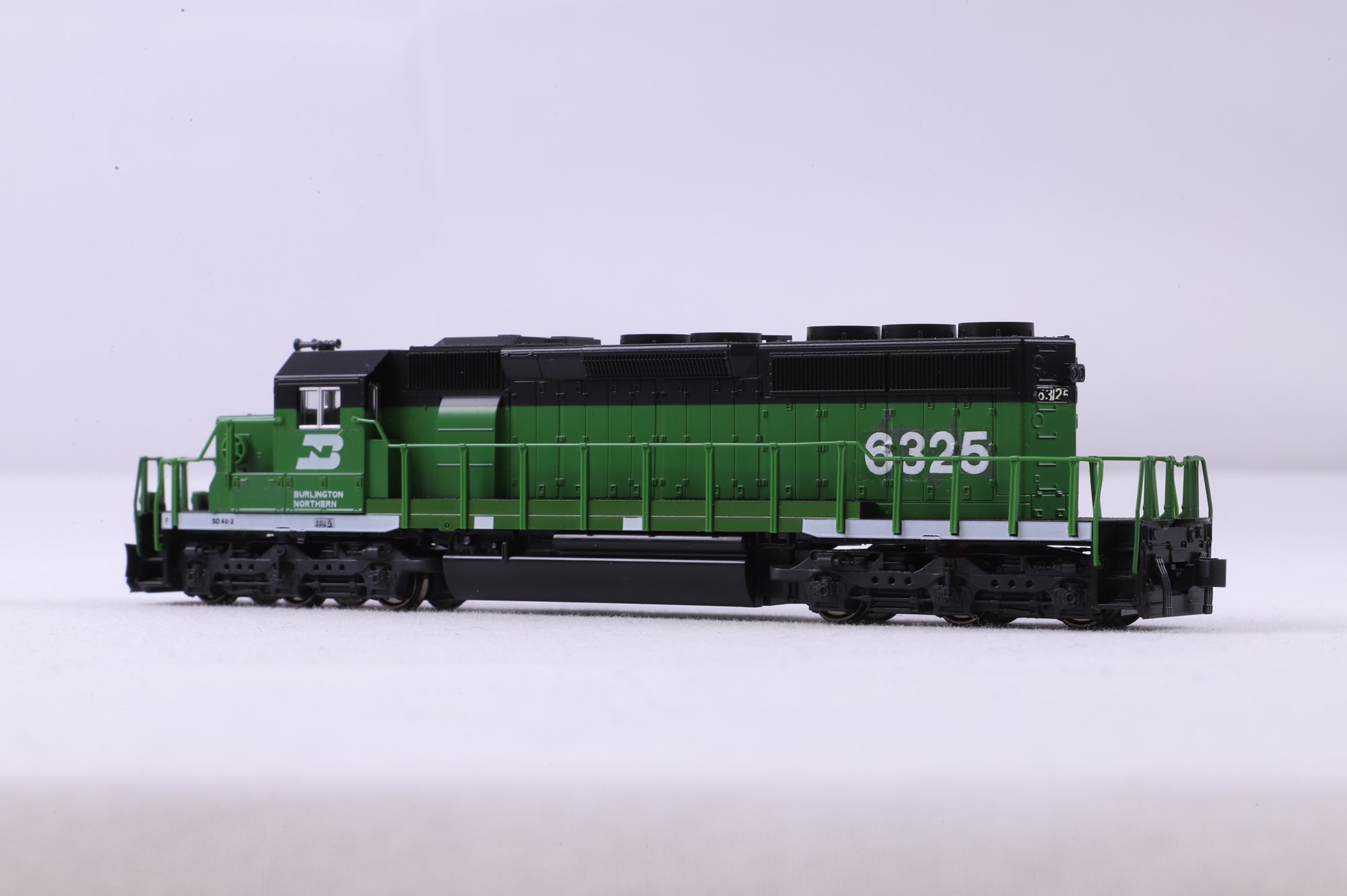 Kato n 176-4952 SD40-2 BN '6325' Diesel Locomotive Renumbered