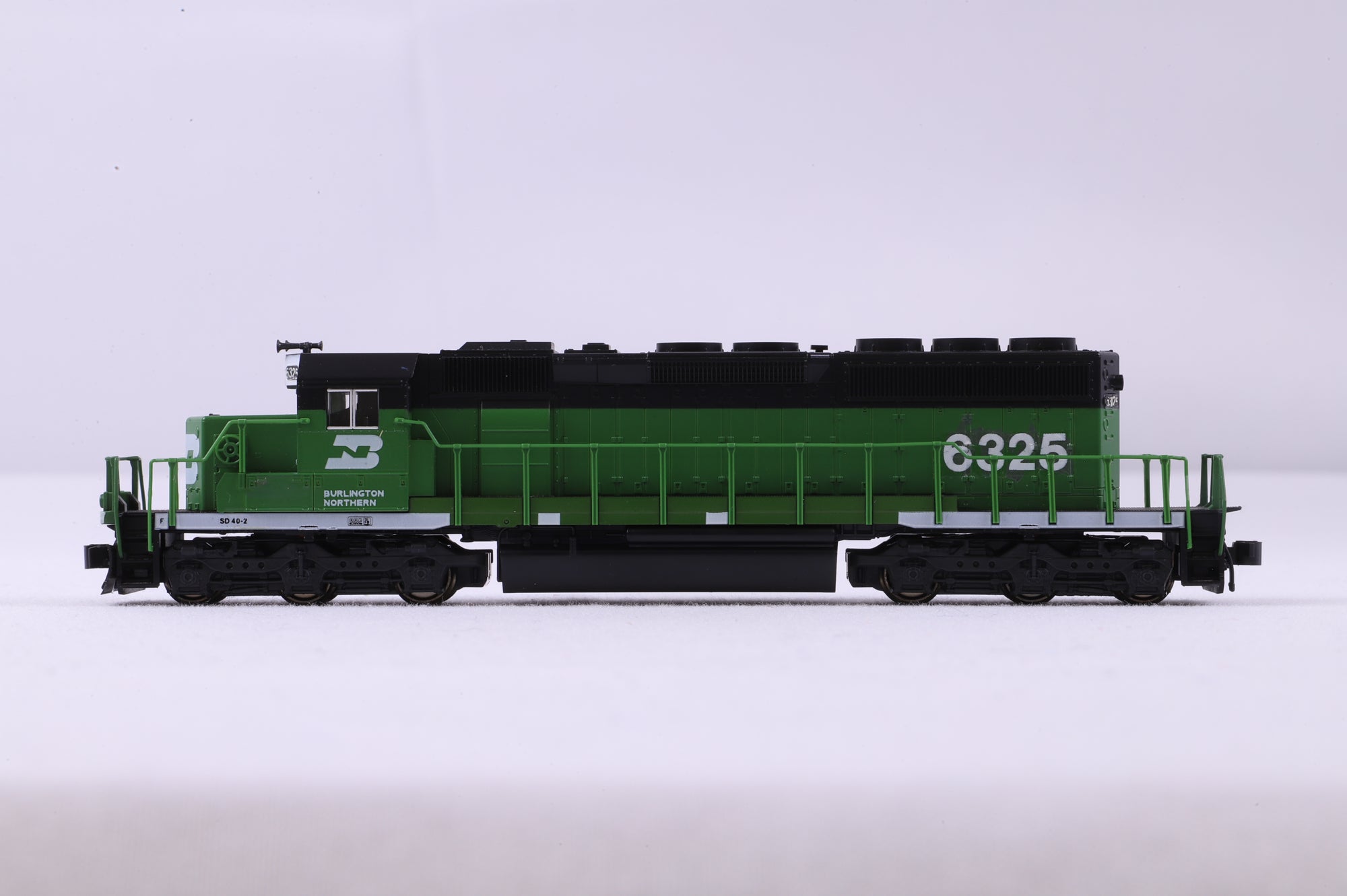 Kato n 176-4952 SD40-2 BN '6325' Diesel Locomotive Renumbered