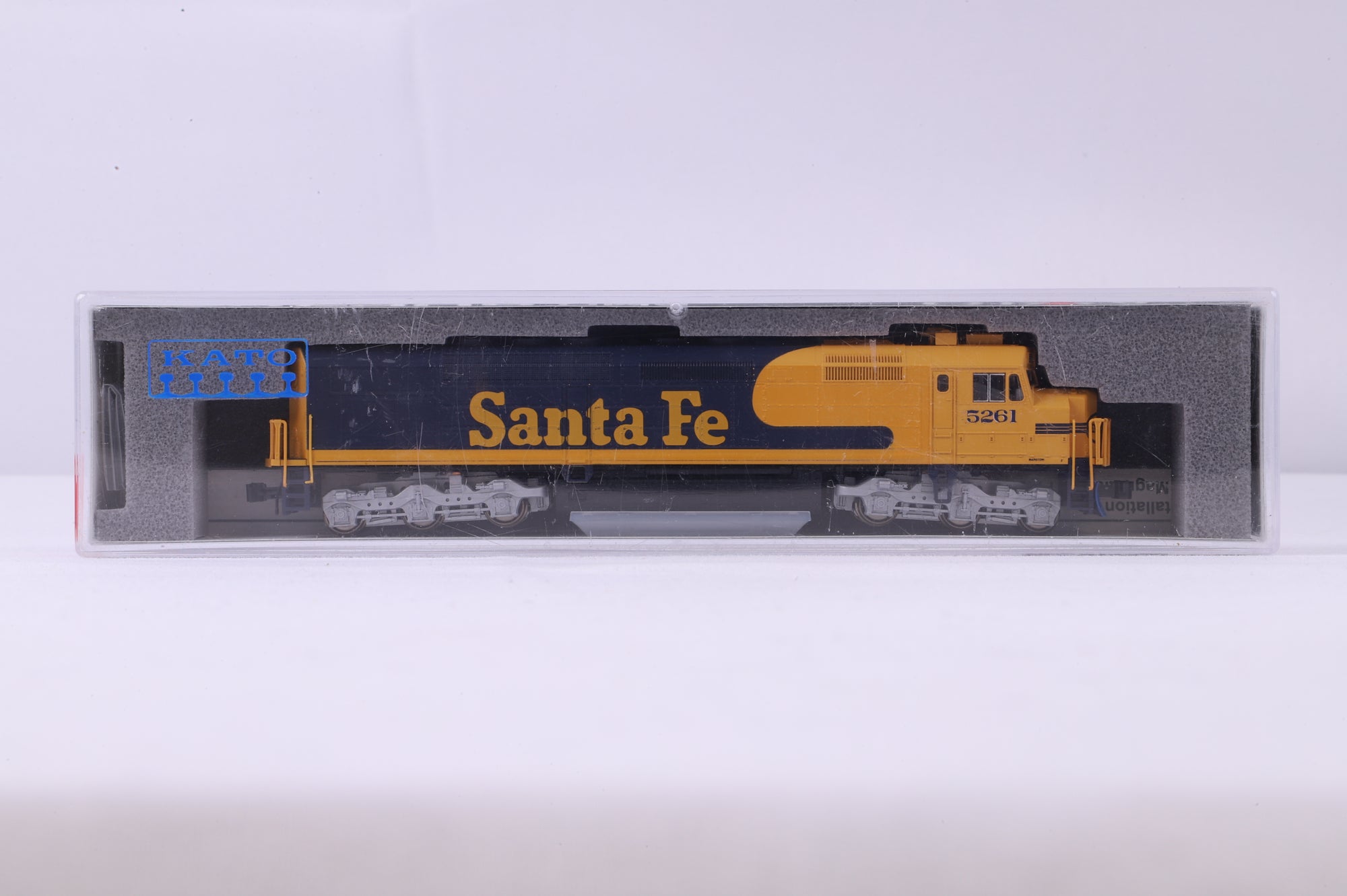 Kato N 176-9213 SDP40F Type IV-a AT&SF '5261'
