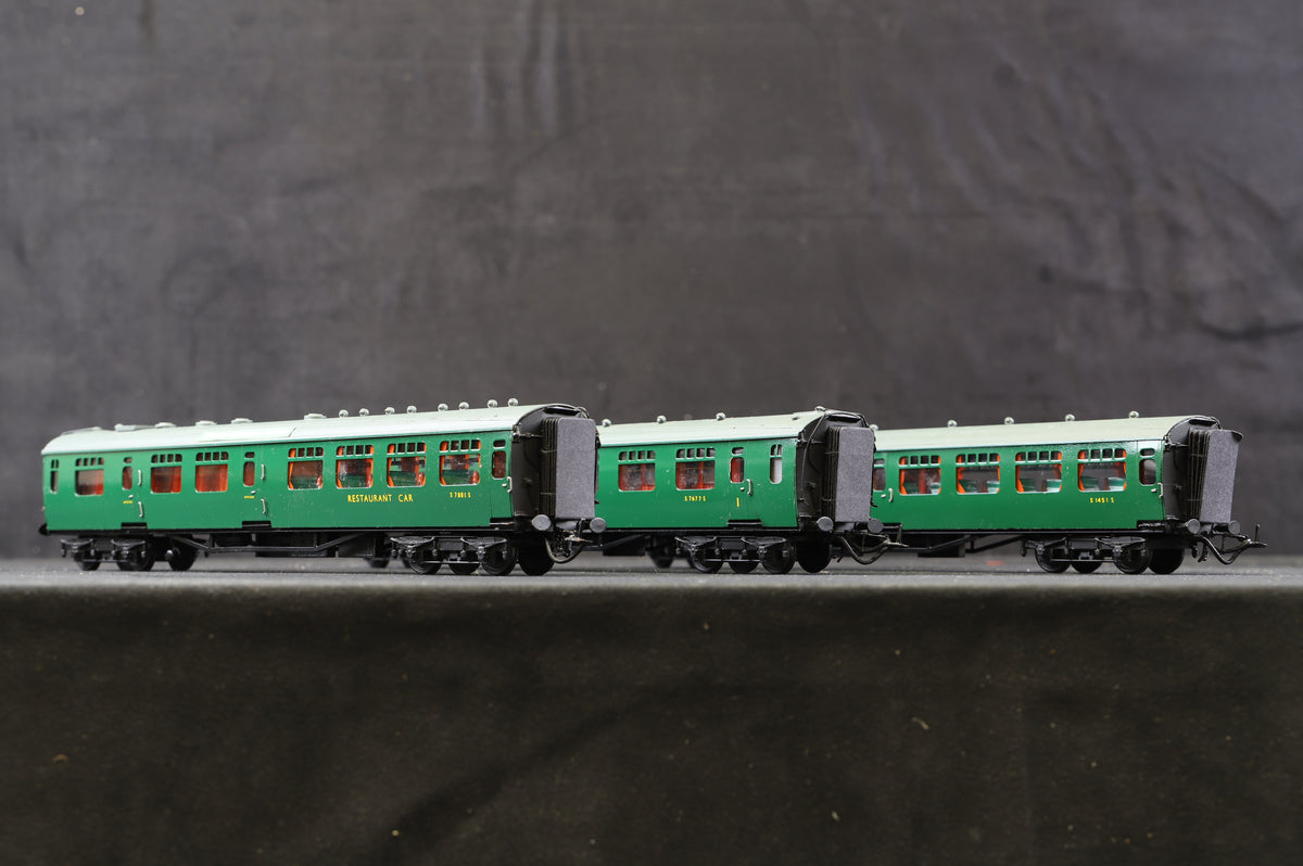 Lawrence Scale Models OO Rake of 3 SR Green Bulleid Coaches, Pro. Painted by Larry Goddard