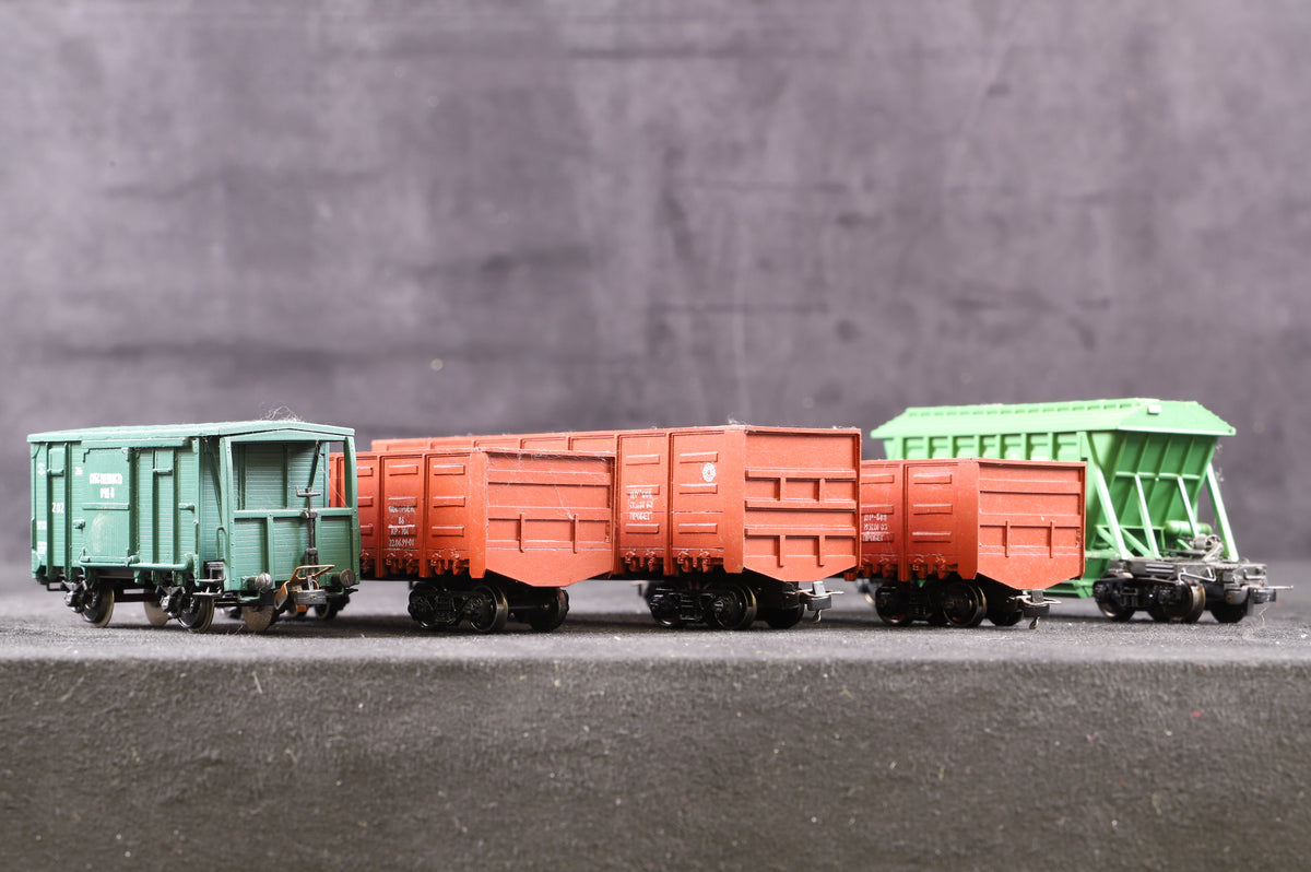 HO Rake Of 14 Mixed Russian Wagons