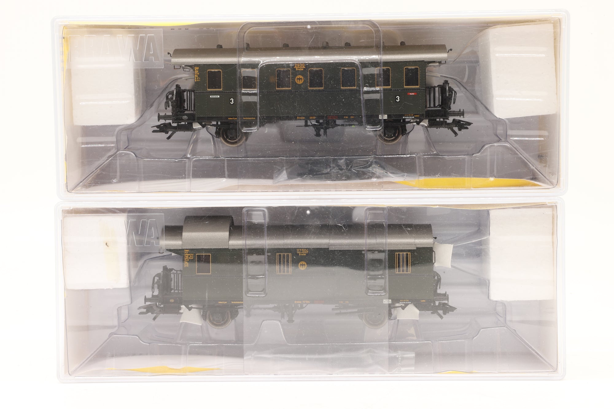 Brawa HO 45818 Standard Passenger Coach & 45821 Standard Luggage Car