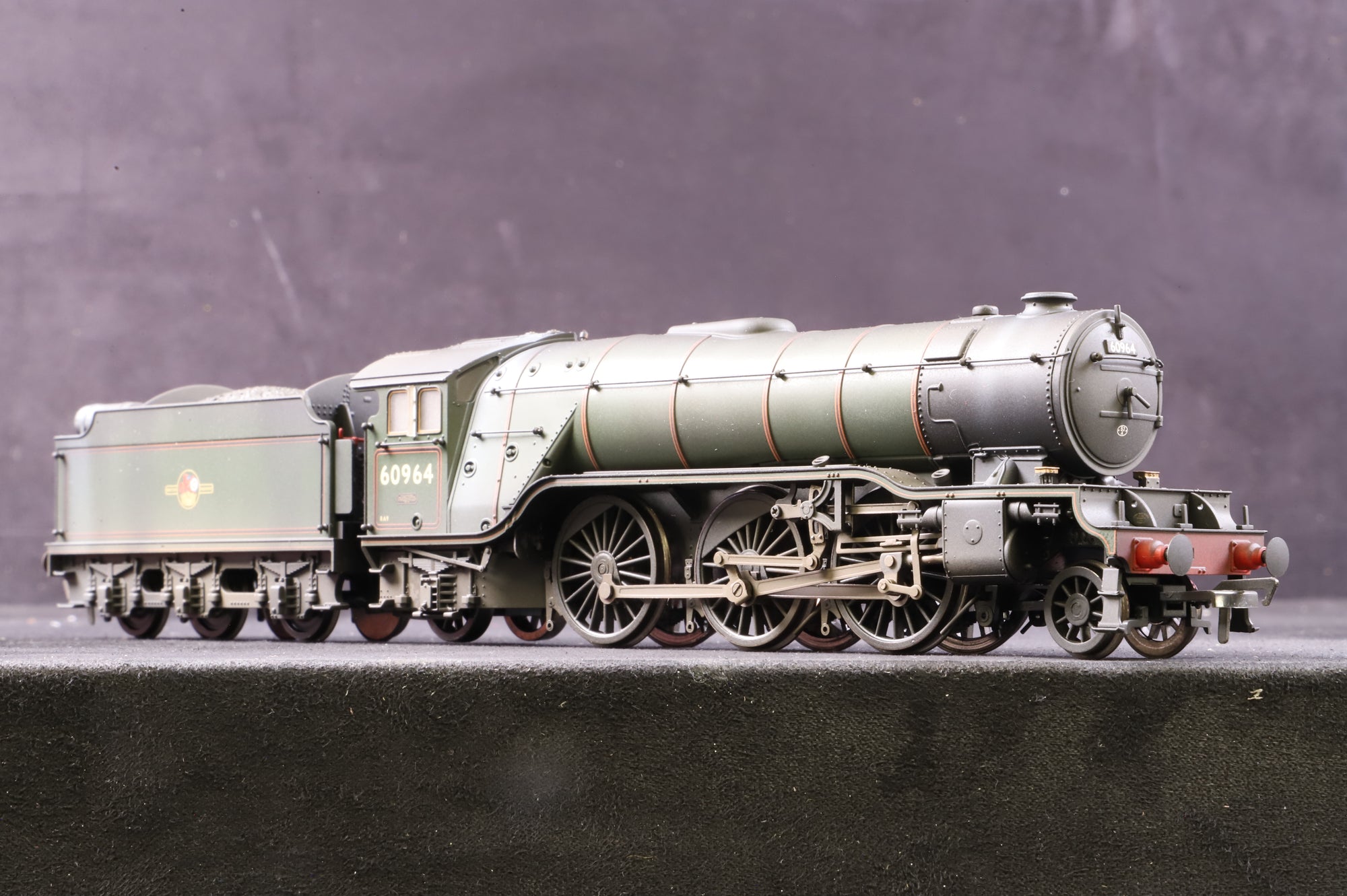 Bachmann OO 35-203ZW Class V2 '60964' 'Durham Light Infantry' BR Lined Green L/C Weathered Excl Rails