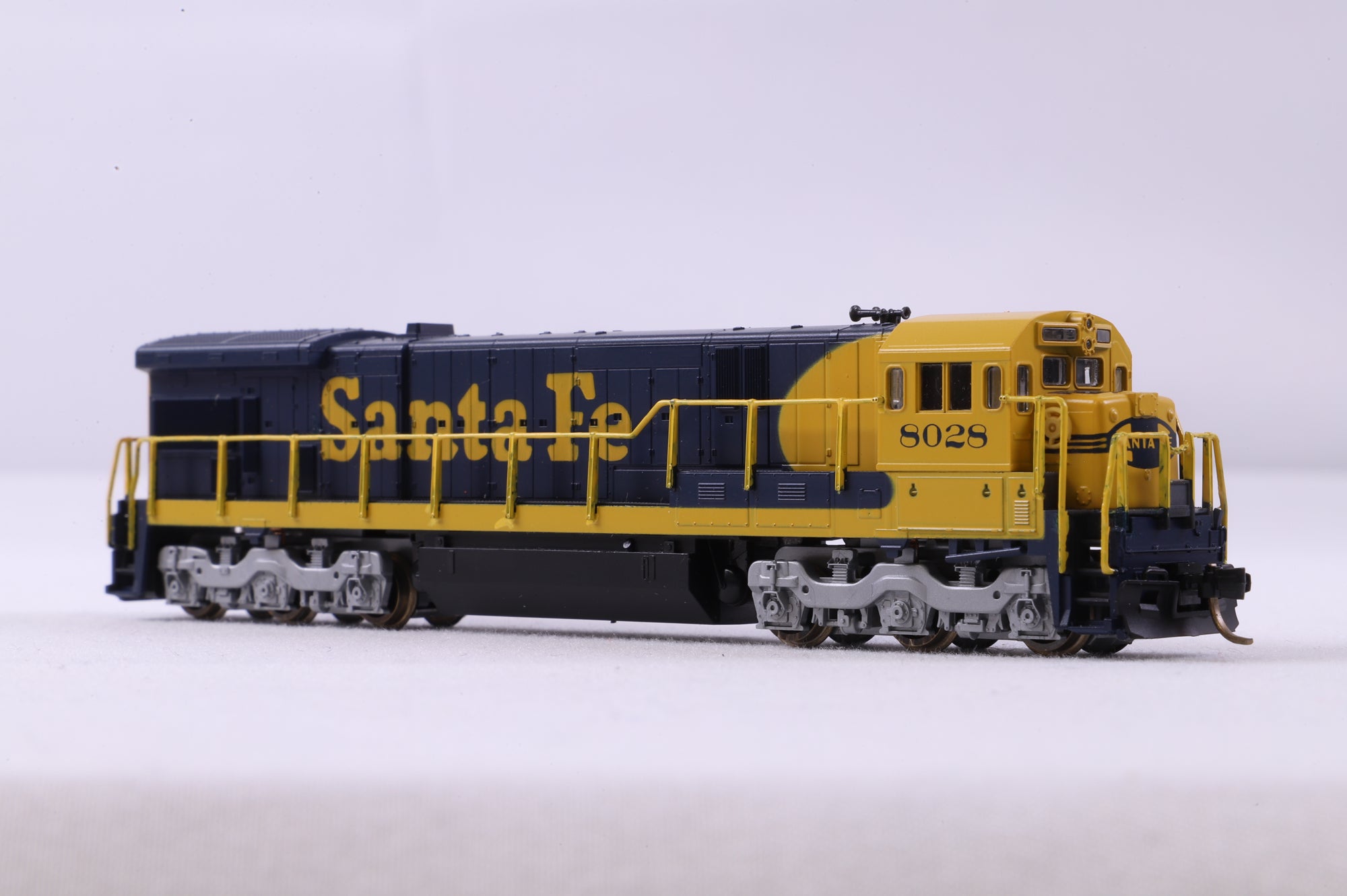 Kato N 176-302 C30-7 AT&SF '8028'