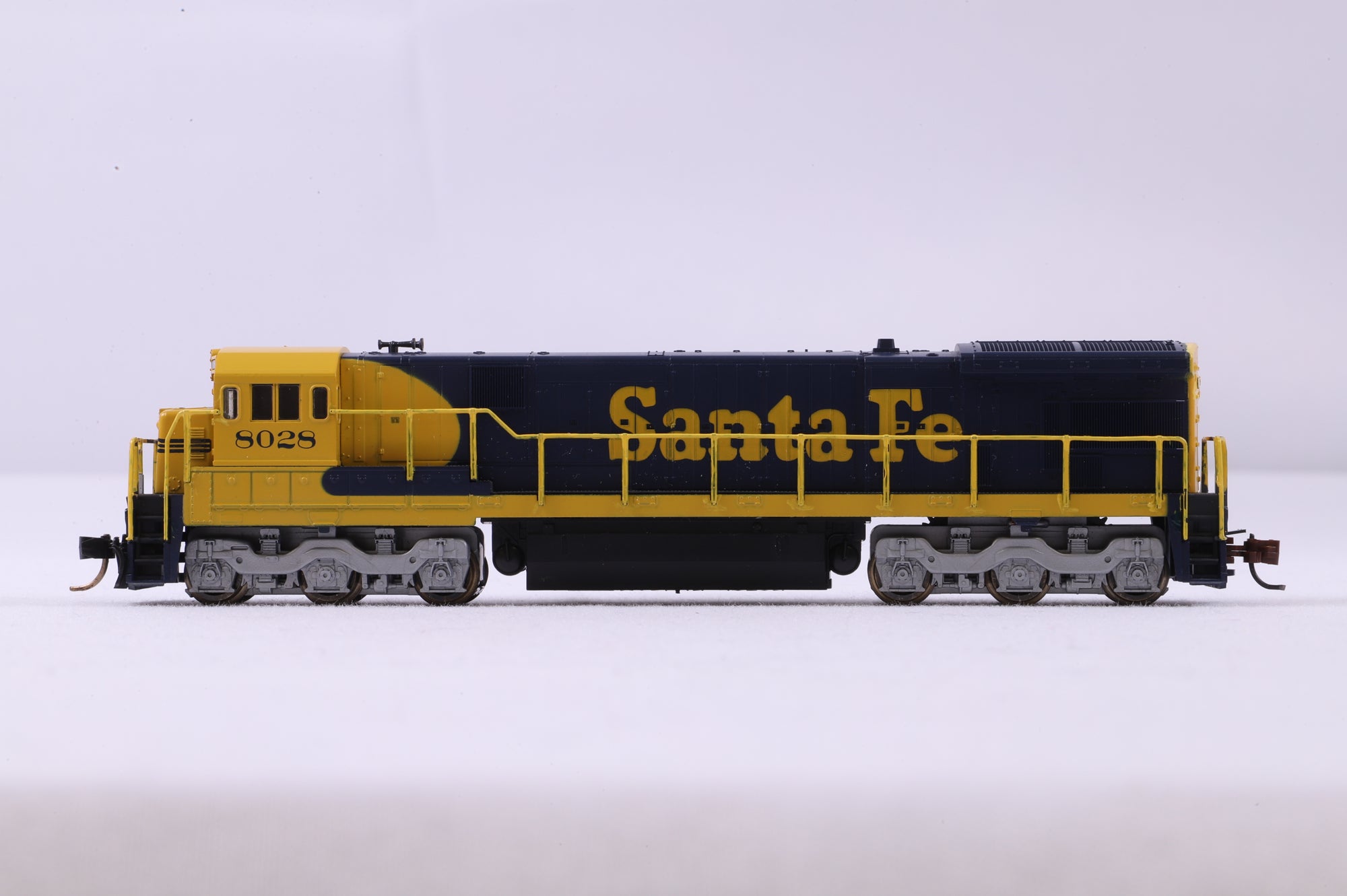 Kato N 176-302 C30-7 AT&SF '8028'