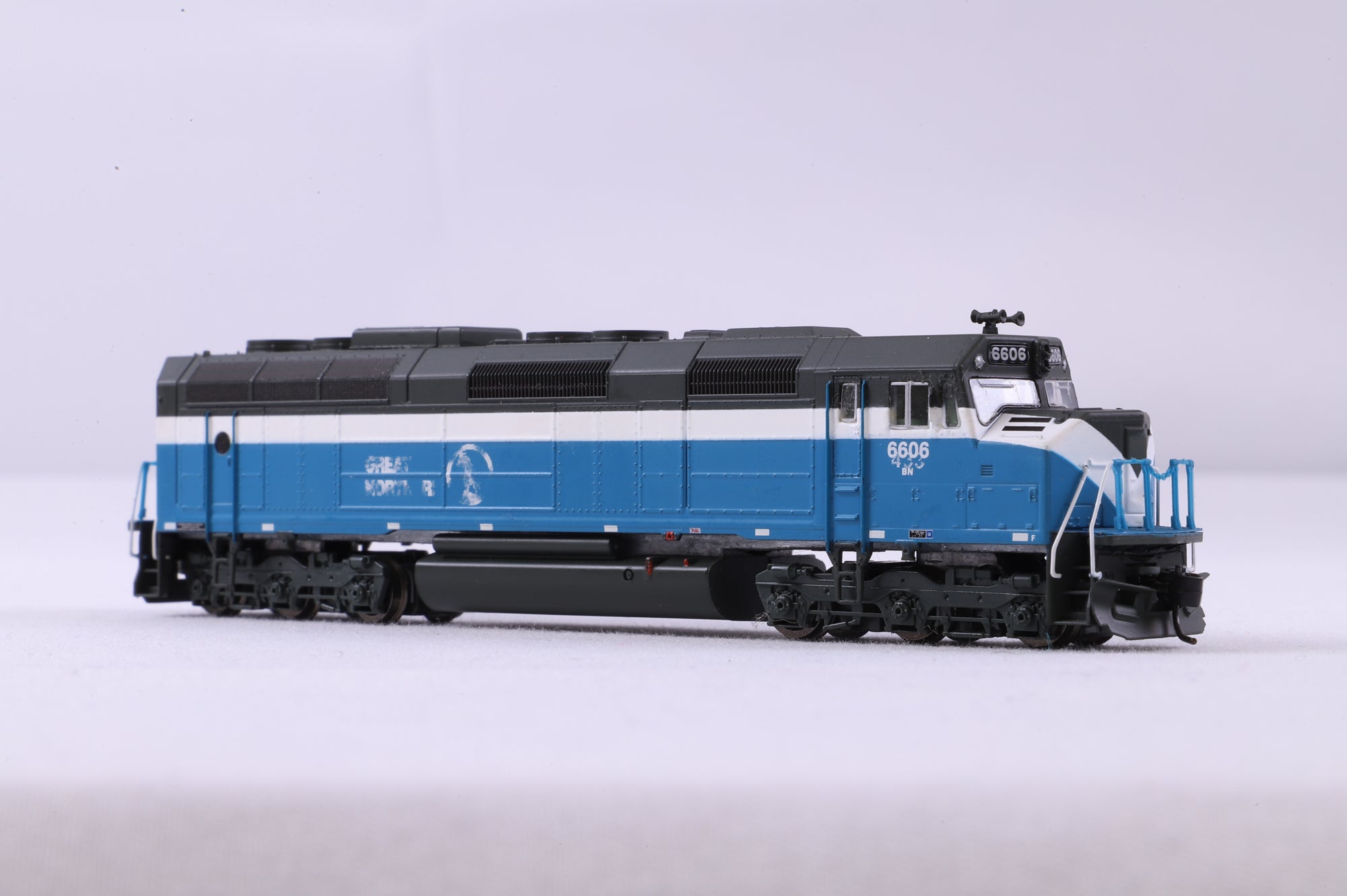 Athearn N ATH15080 EMD F45 Burlington Northern '6606'