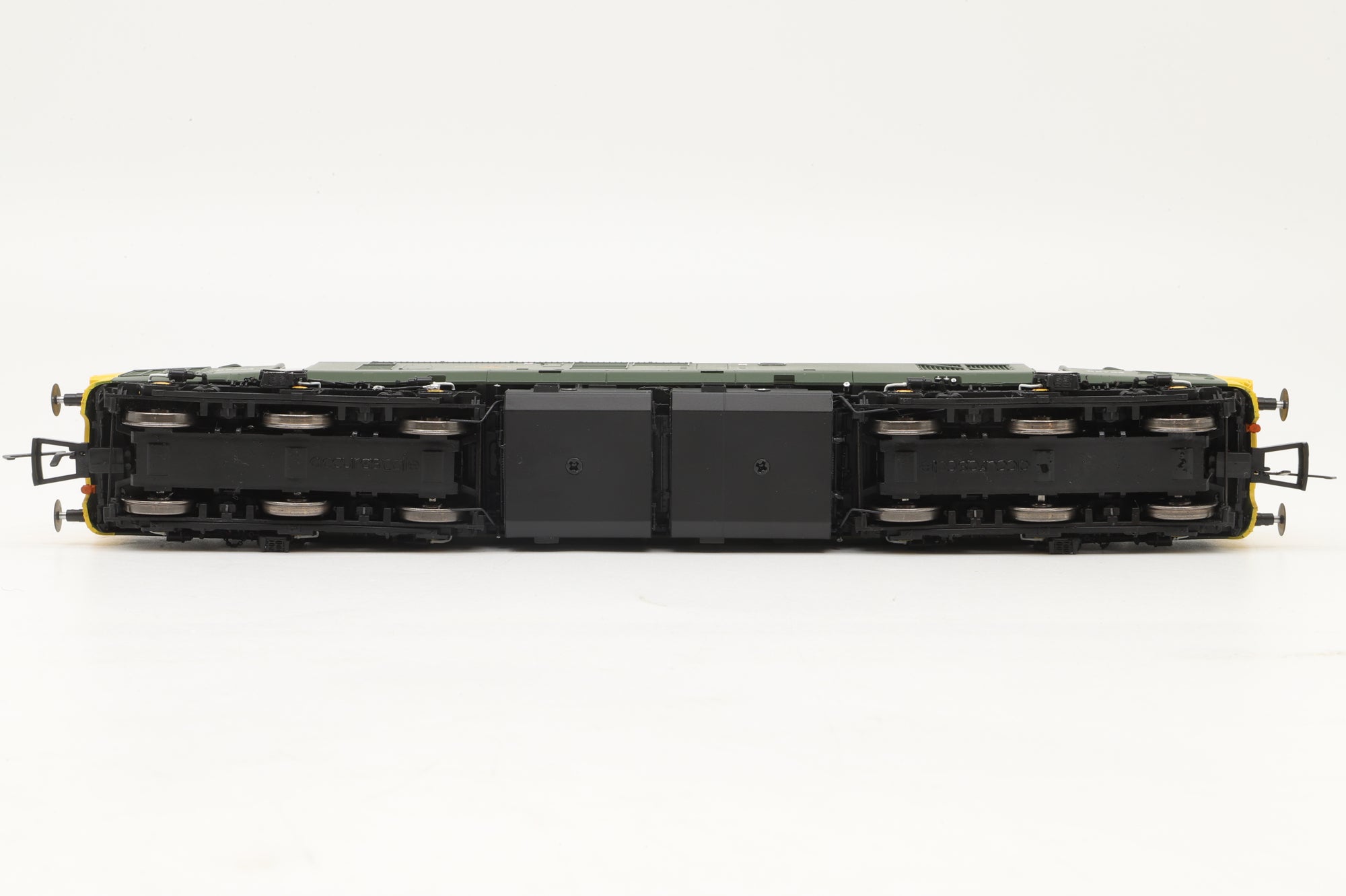 Accurascale OO ACC2303 Class 37 D6704 in BR Green w/ FYEs - DCC Sound