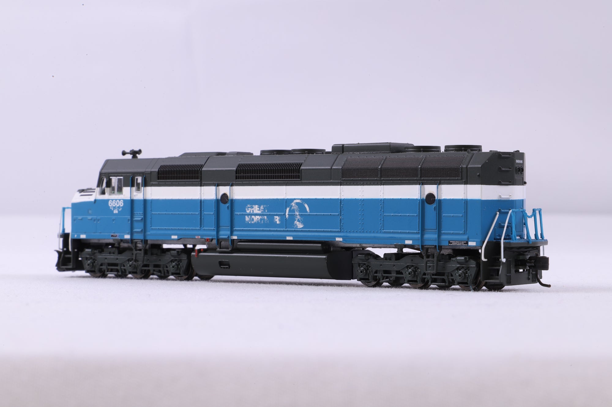 Athearn N ATH15080 EMD F45 Burlington Northern '6606'