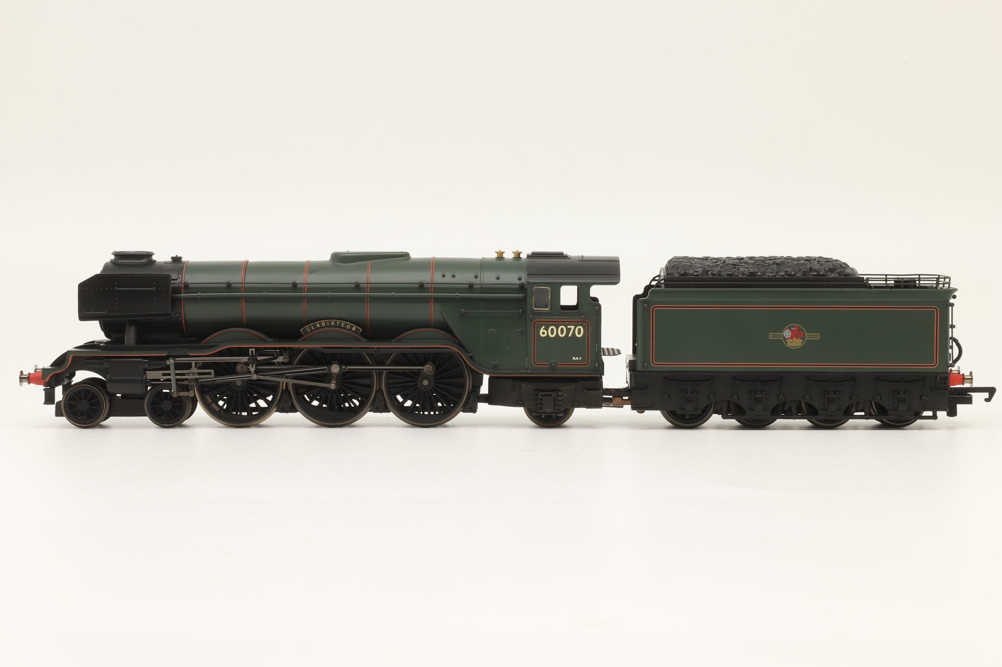 Hornby OO R2152 Class A3 '60070' 'Gladiateur' BR Lined Green L/C Renamed & Renumbered