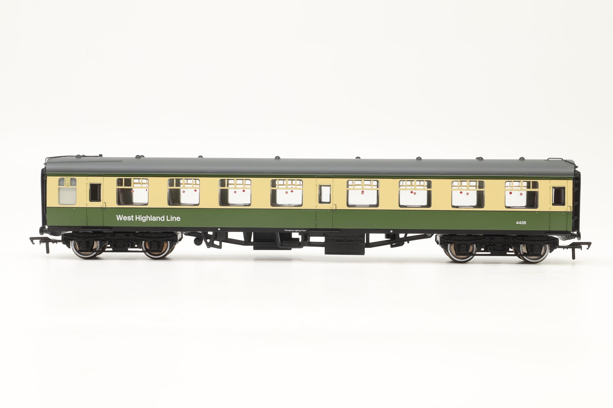 Bachmann OO 39-000J Triple Pack of Mk1s in BR West Highland Line Green/Cream