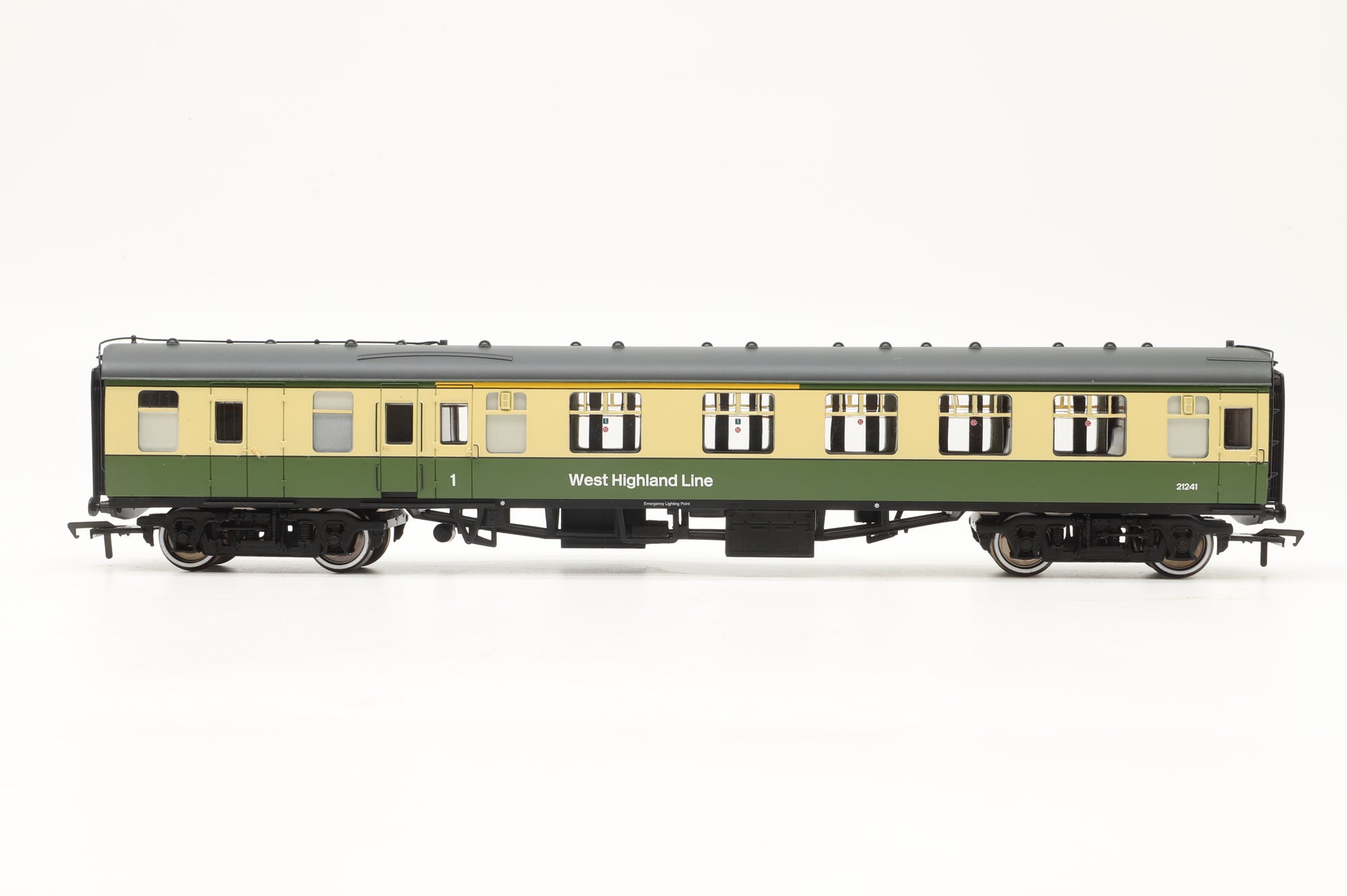 Bachmann OO 39-000J Triple Pack of Mk1s in BR West Highland Line Green/Cream