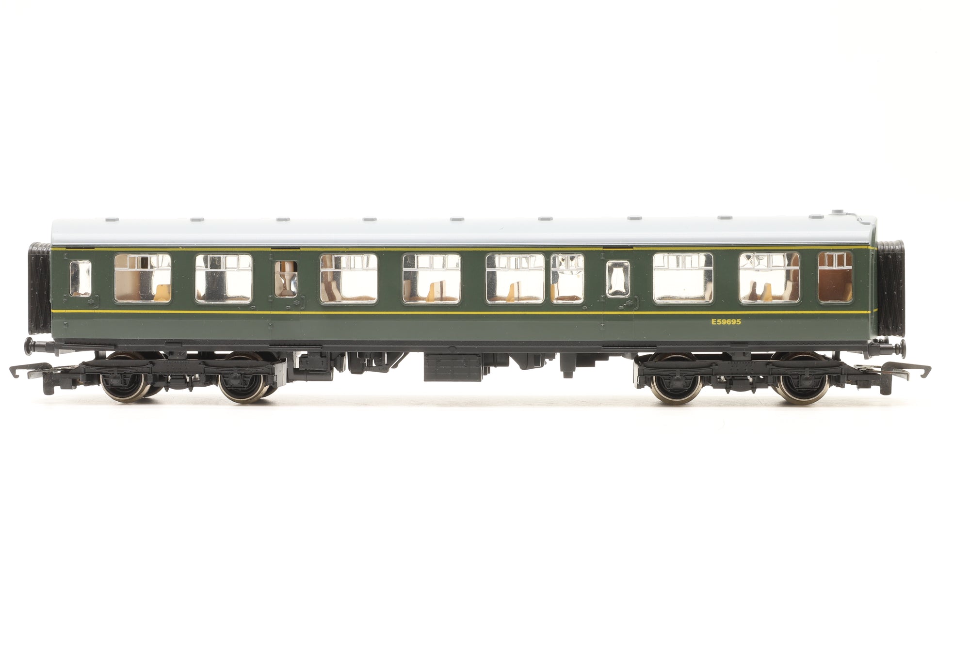 Hornby OO R369 BR Class 110 3 Car DMU BR Green