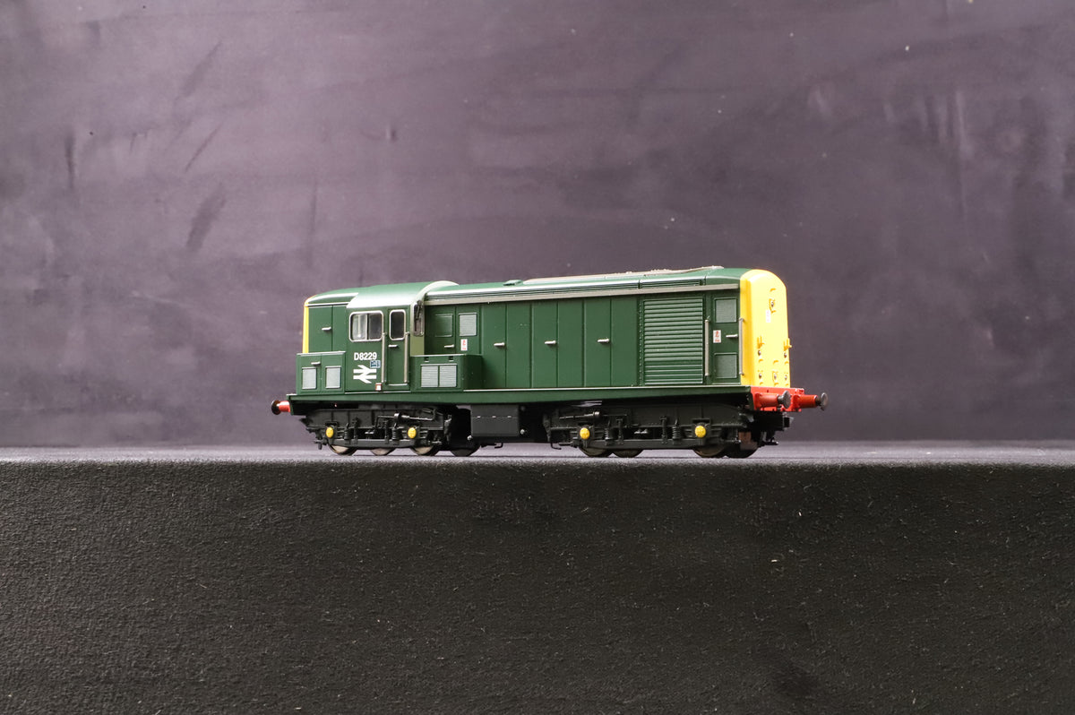 Heljan OO 1502 Class 15 D8229 in BR Green w/ Full Yellow Ends