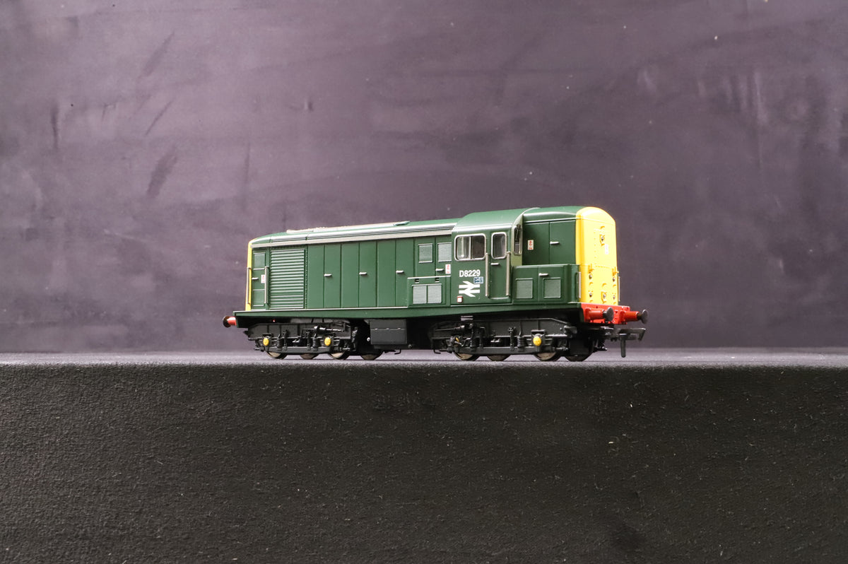 Heljan OO 1502 Class 15 D8229 in BR Green w/ Full Yellow Ends