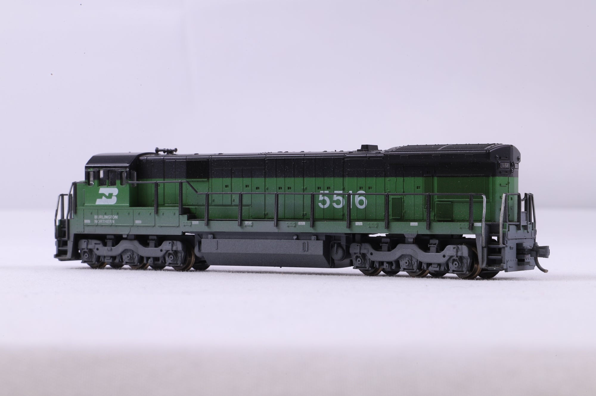 Kato N 176-303 C30-7 BN '5516'