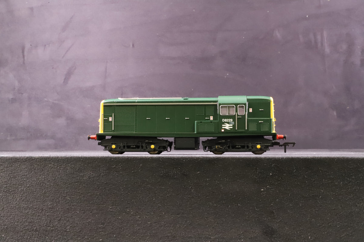 Heljan OO 1502 Class 15 D8229 in BR Green w/ Full Yellow Ends