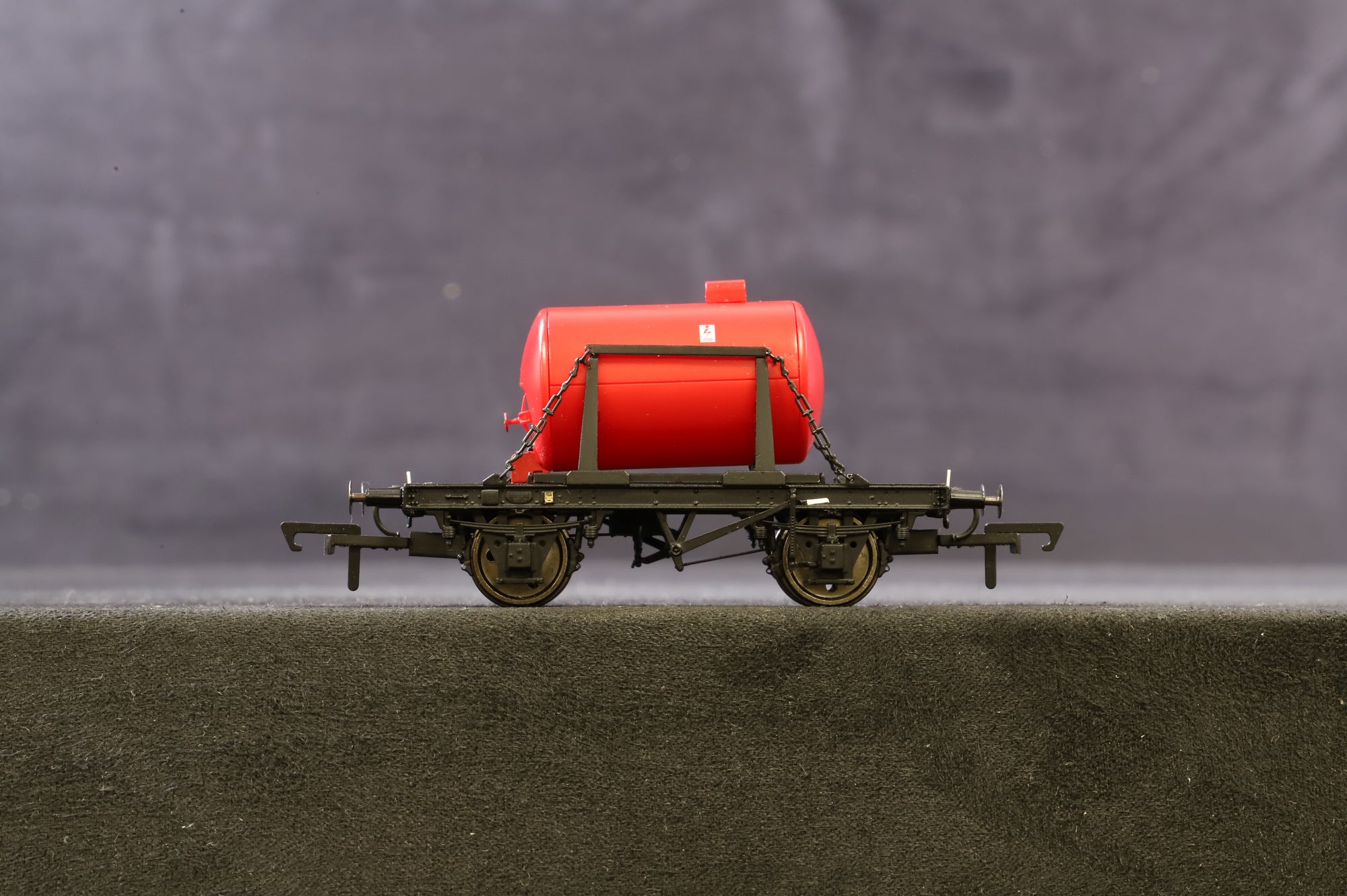 Clark Railworks OO Gauge C3025 Demountable Tank Wagon 'B749028', Plain Red (Internal User)