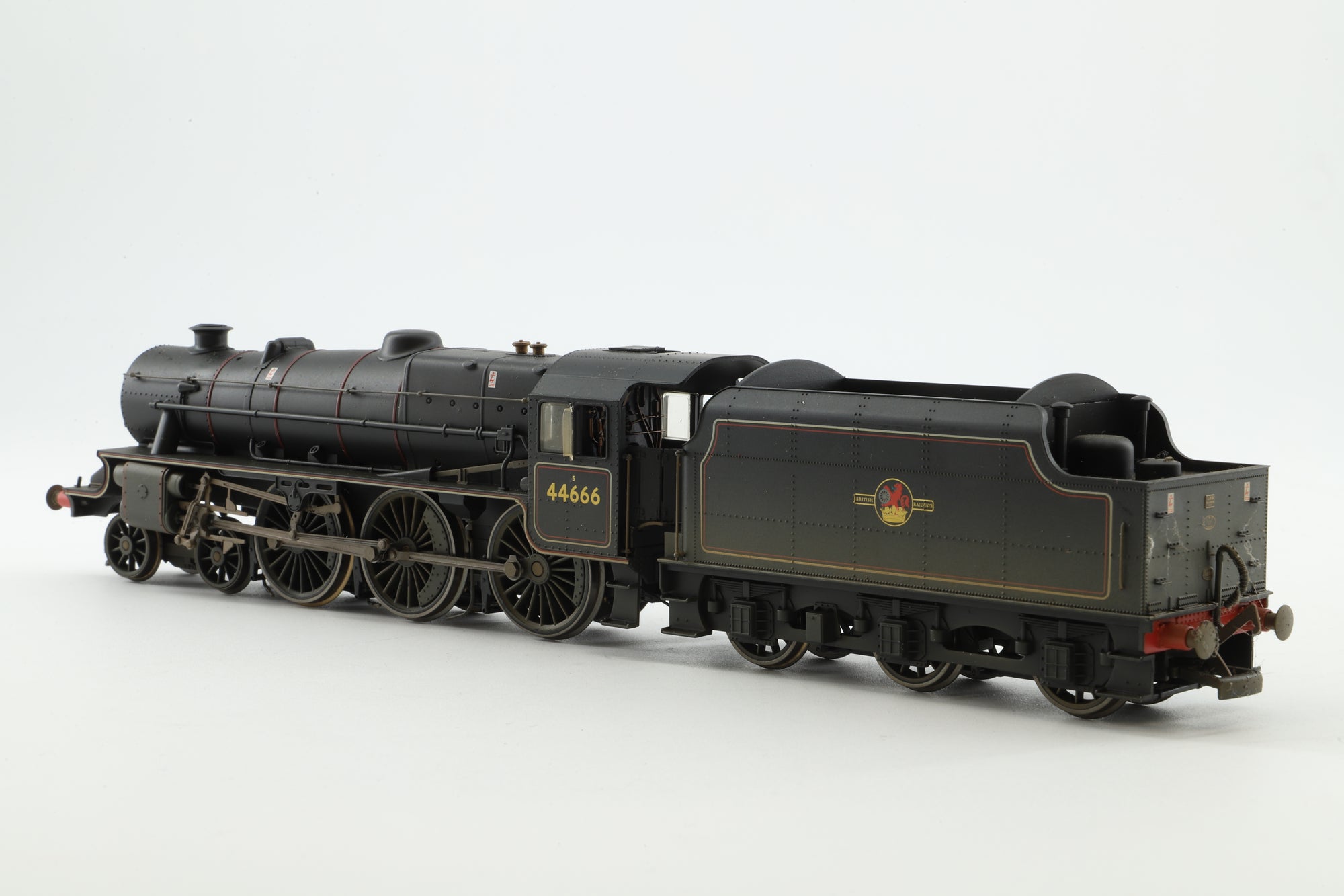 Hornby OO R2382 Class 5MT 44666 in Lined BR Black w/ Late Crests