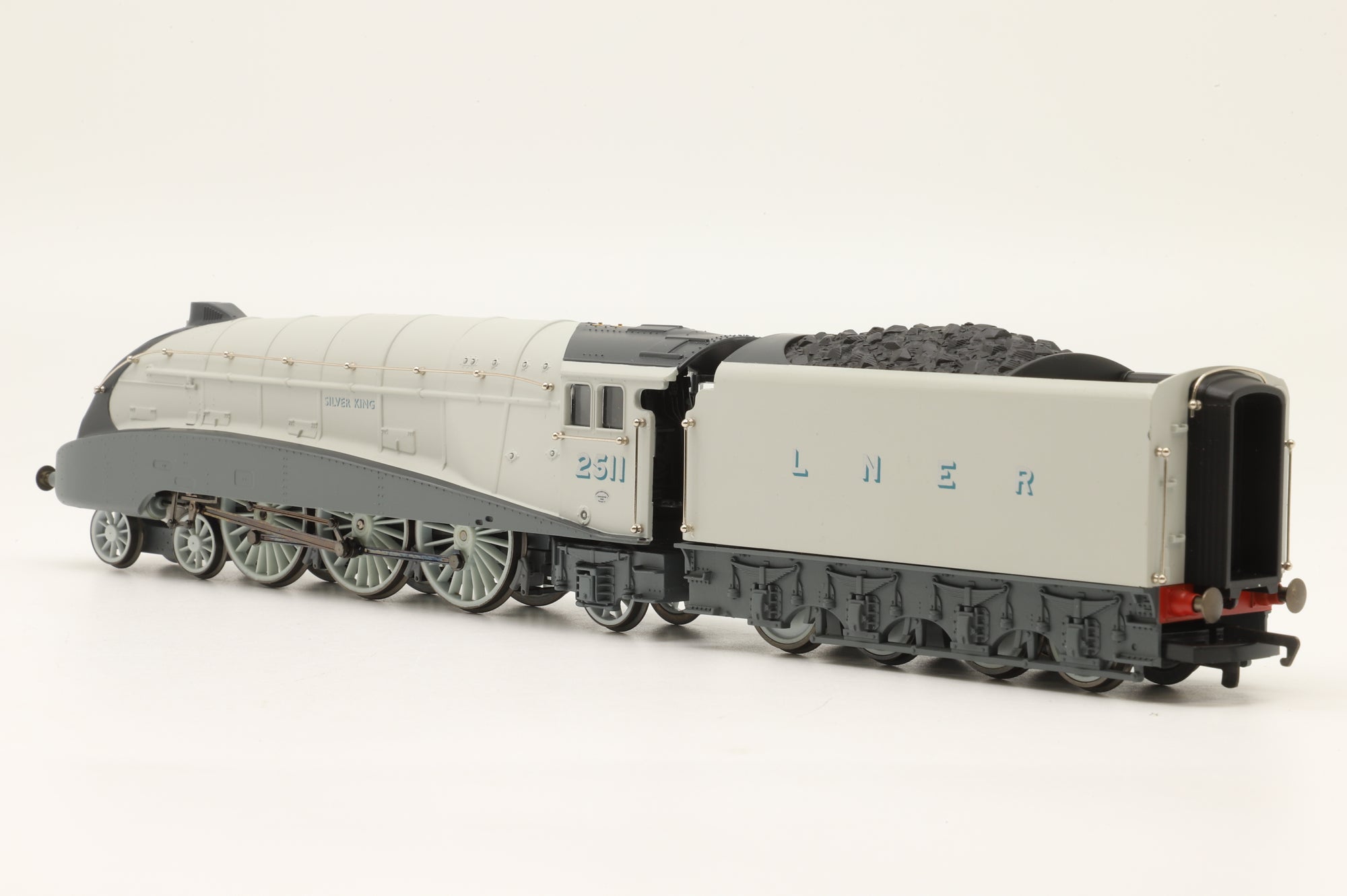 Hornby OO R2278M The Silver Jubilee Train Pack LNER A4 'Silver King' '2511'