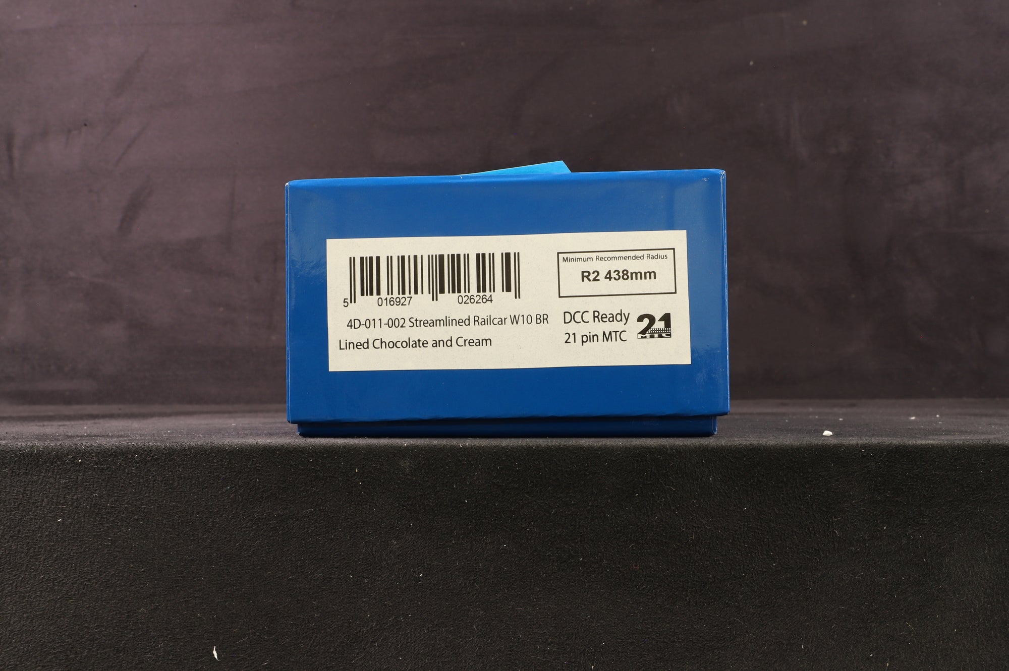 Dapol OO 4D-011-002 Streamlined Railcar 'W10' BR Lined Chocolate & Cream