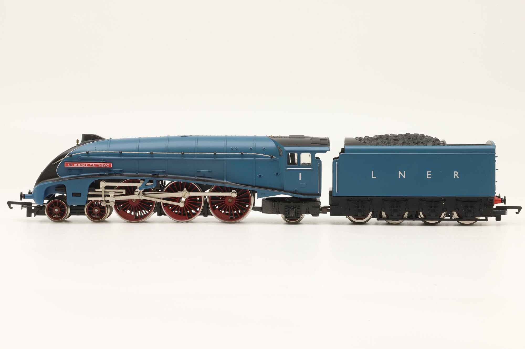 Hornby OO R649 LNER Class A4 'Sir Ronald Matthews' '1' & 'Going For The Record' Commemorative Plate Ltd. Ed. 2101/3000