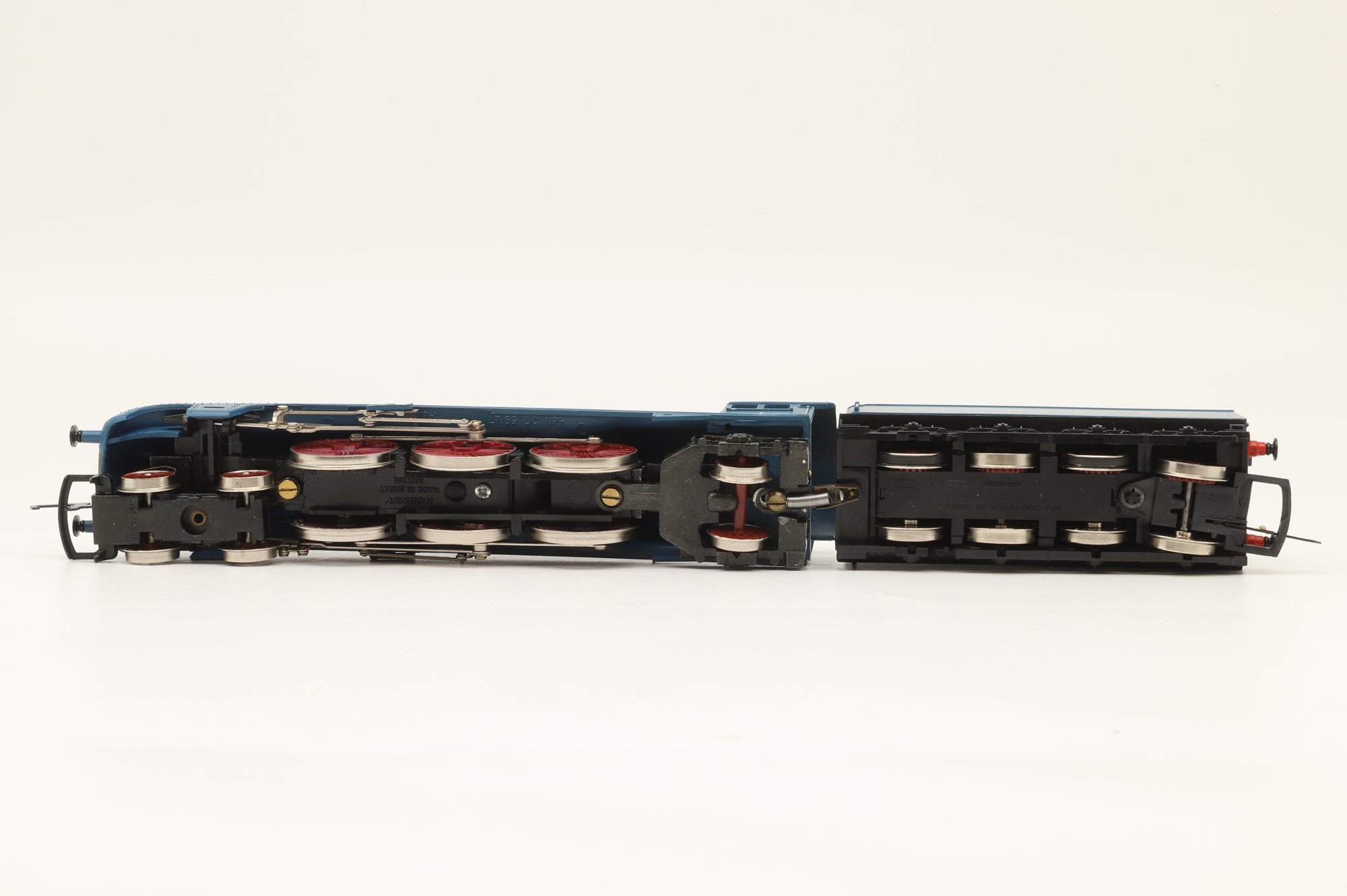 Hornby OO R649 LNER Class A4 'Sir Ronald Matthews' '1' & 'Going For The Record' Commemorative Plate Ltd. Ed. 2101/3000