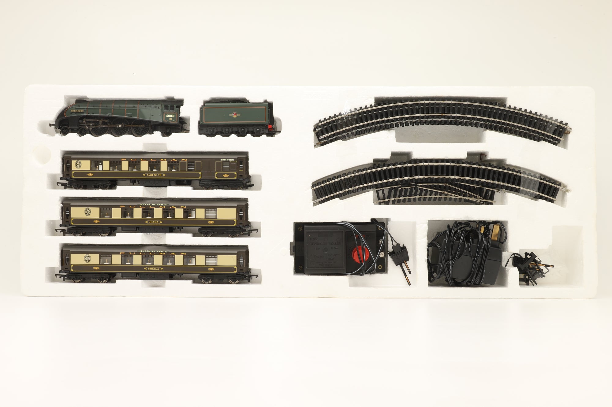 Hornby OO R1024 'Queen of Scots' Train Set Incl. A4 Loco No.60031 'Golden Plover' & 3x K-Type Pullman Coaches