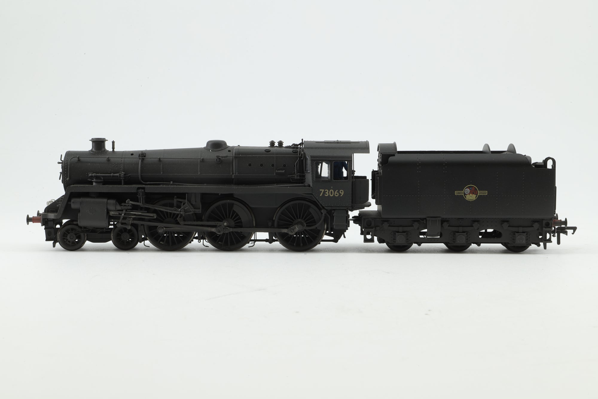 Bachmann OO 32-505 Class 5MT 73069 in BR Black w/ BR1C Tender & Late Crests - Weathered