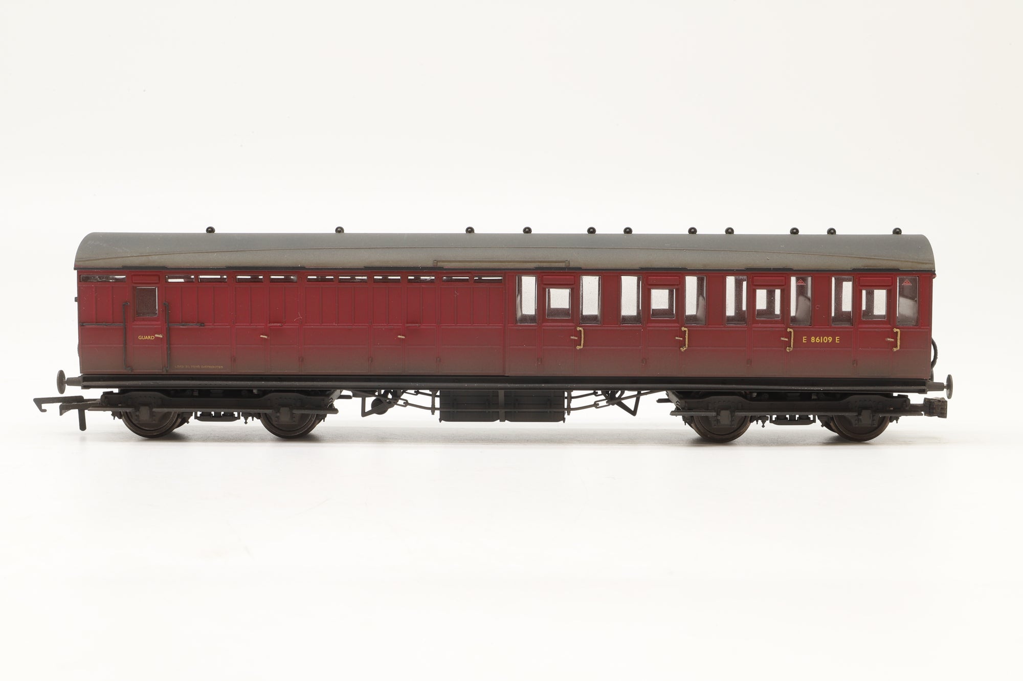 Hornby OO Rake of 4 BR Gresley Suburban Coaches, Weathered