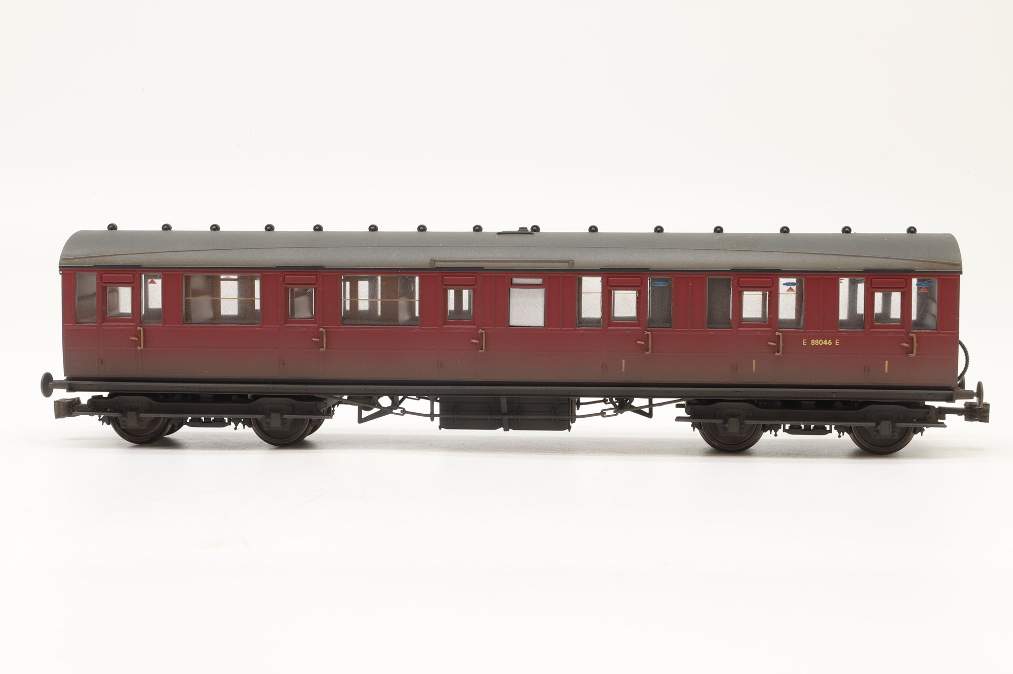 Hornby OO Rake of 4 BR Gresley Suburban Coaches, Weathered