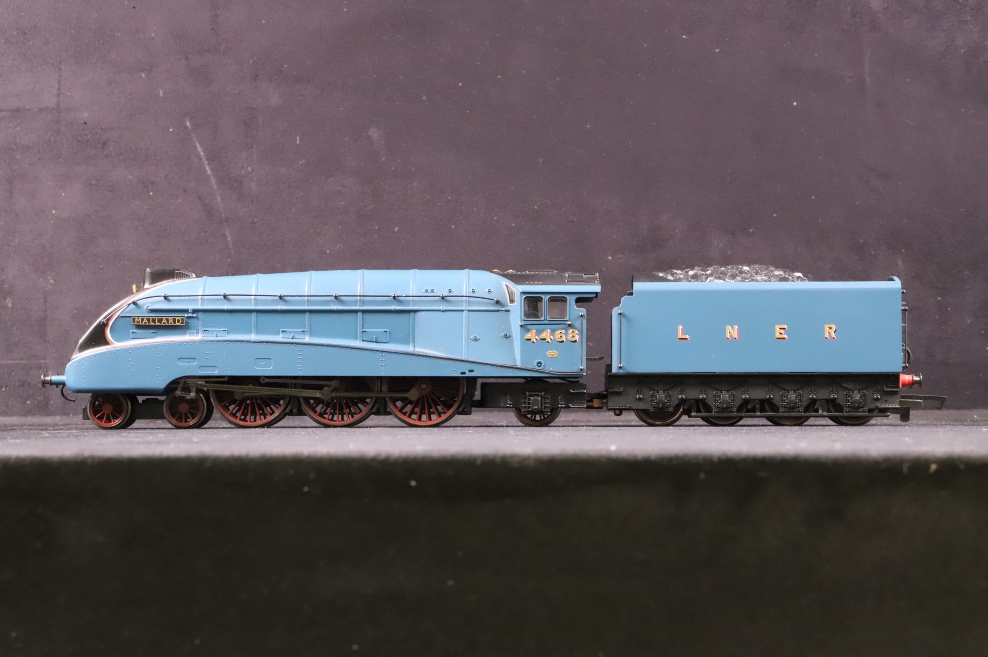 Hornby OO R2059 Class A4 '4468' 'Mallard' LNER Garter Blue