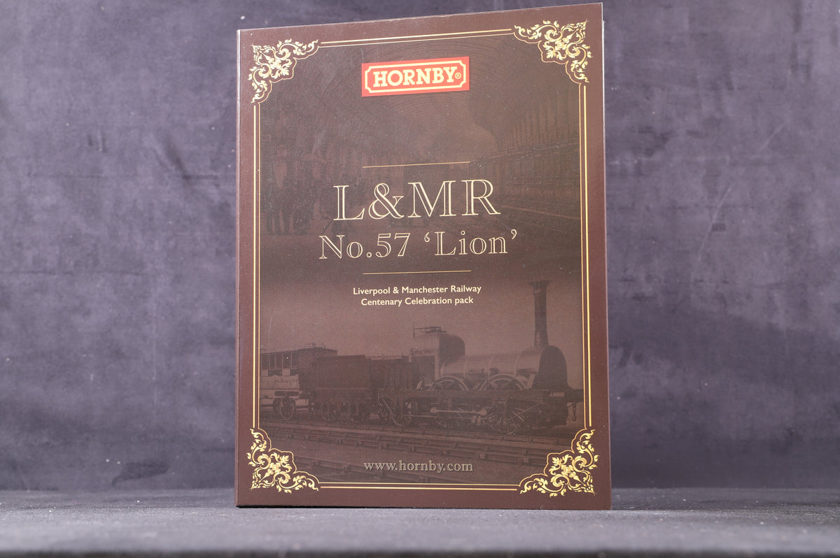 Hornby OO R30232 L&amp;MR No57 &#39;Lion&#39; Centenary Celebration Pack, DCC Fitted