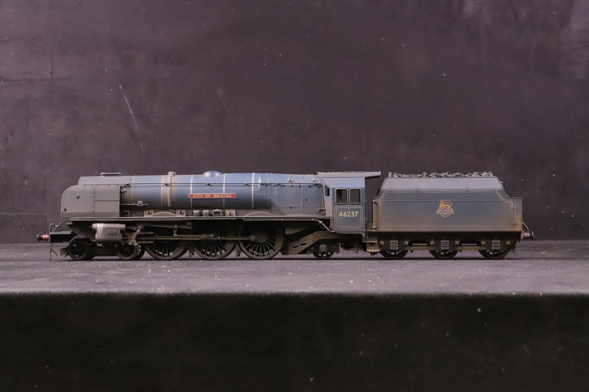 Hornby OO R2553 Princess Coronation Class 4-6-2 '46237' 'City of Bristol' BR Blue Weathered