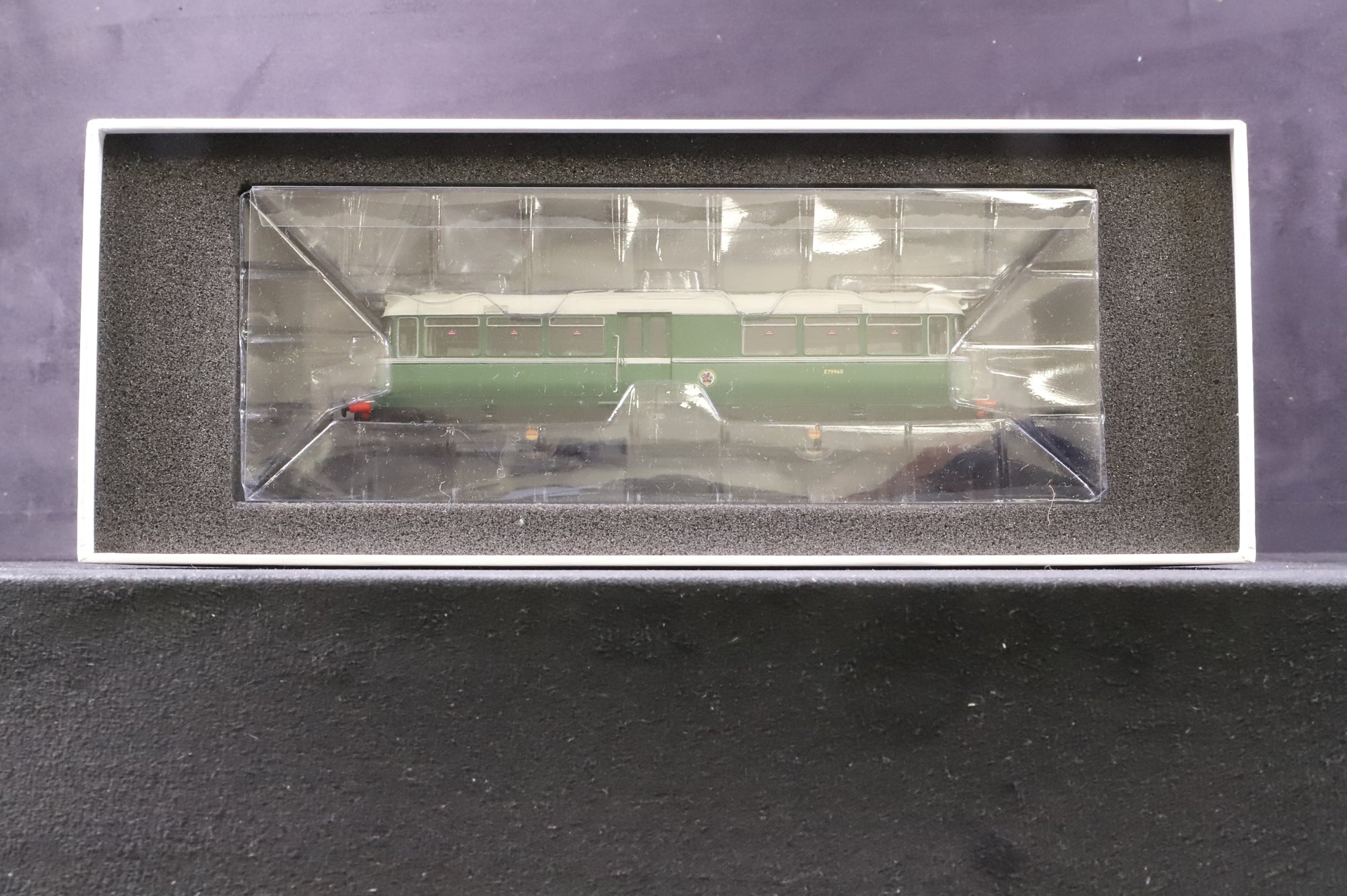 Heljan OO 8700 Railbus W&M 'E79960' Early Light Green Speed Whiskers