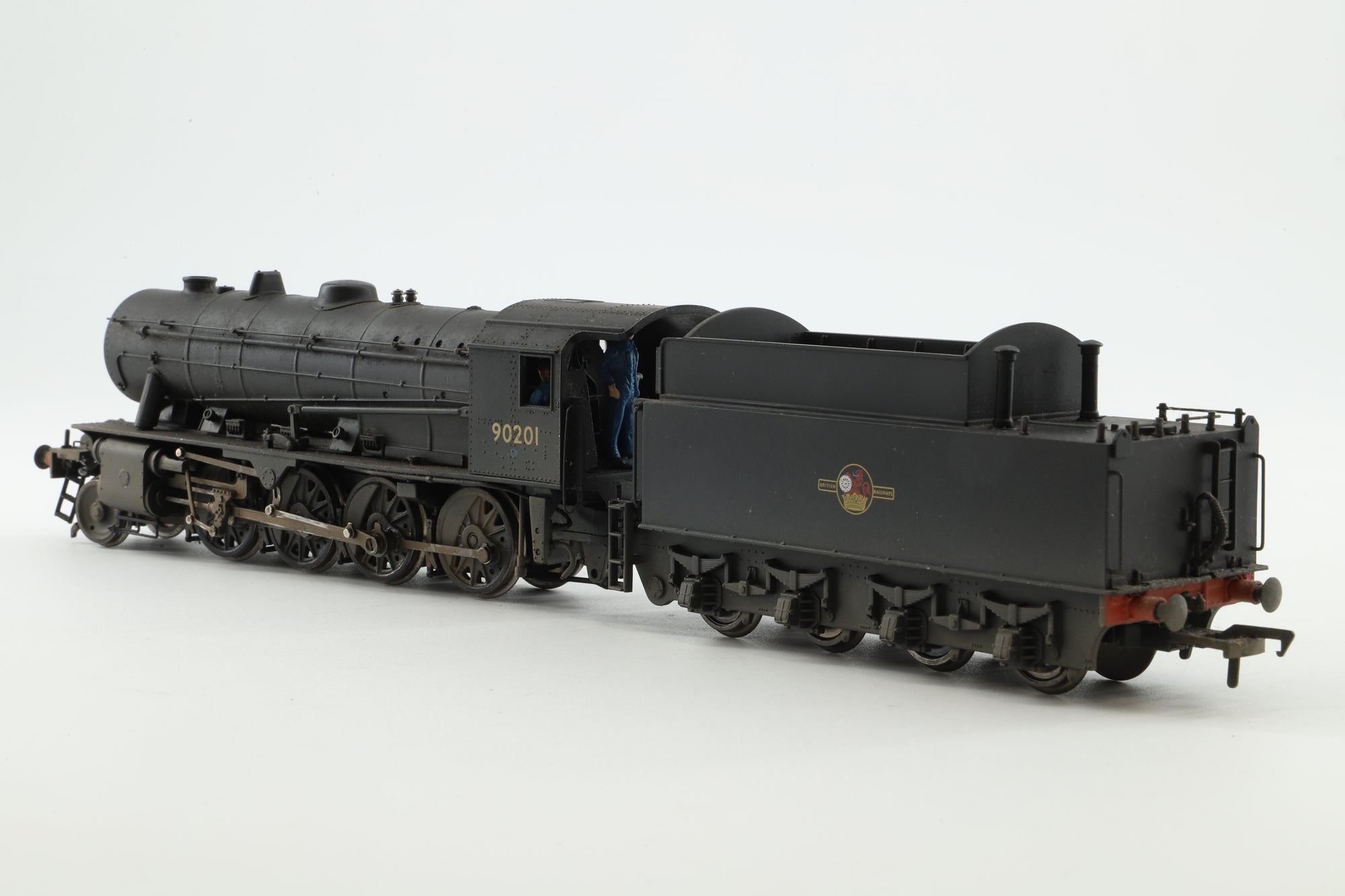 Bachmann OO 32-252A WD Austerity 2-8-0 90201 in BR Black w/ Late Crests - Weathered
