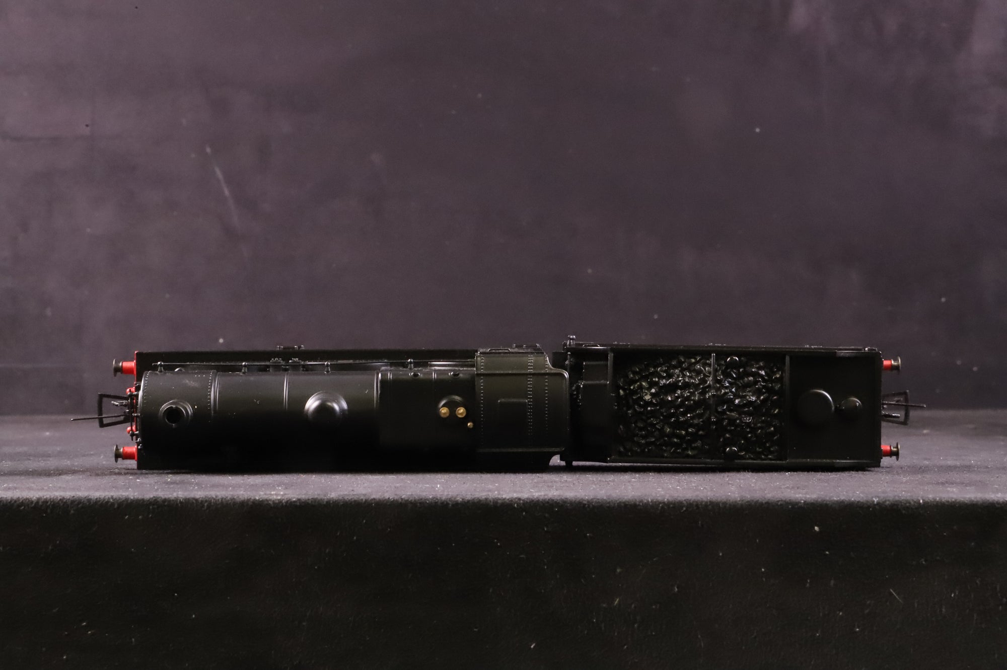 Hornby OO R30221 Class 4F 0-6-0 '3924' LMS Black 'the Railway Children Return'