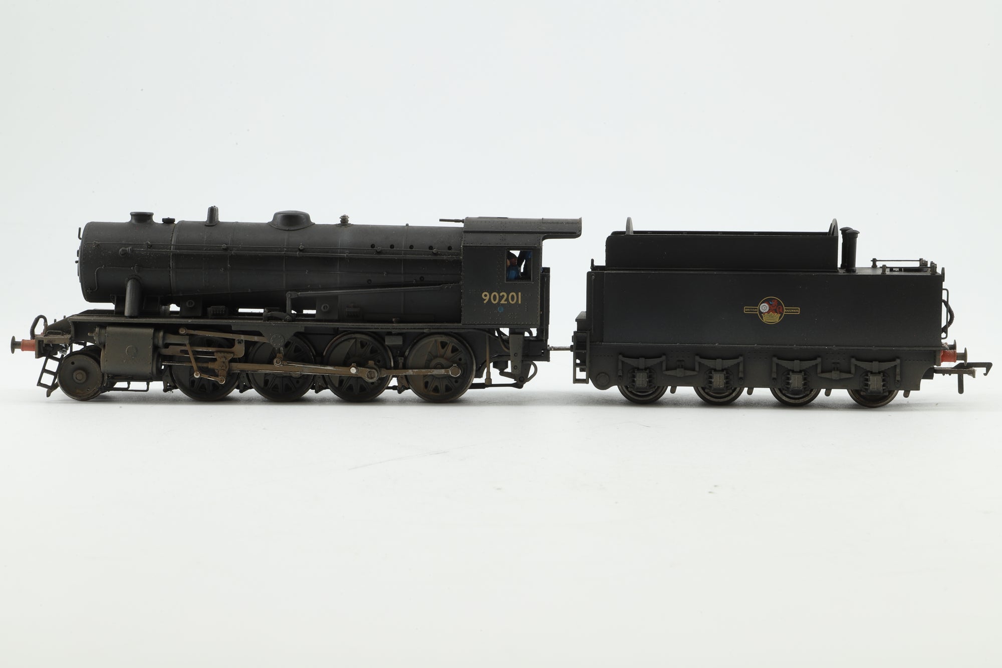 Bachmann OO 32-252A WD Austerity 2-8-0 90201 in BR Black w/ Late Crests - Weathered