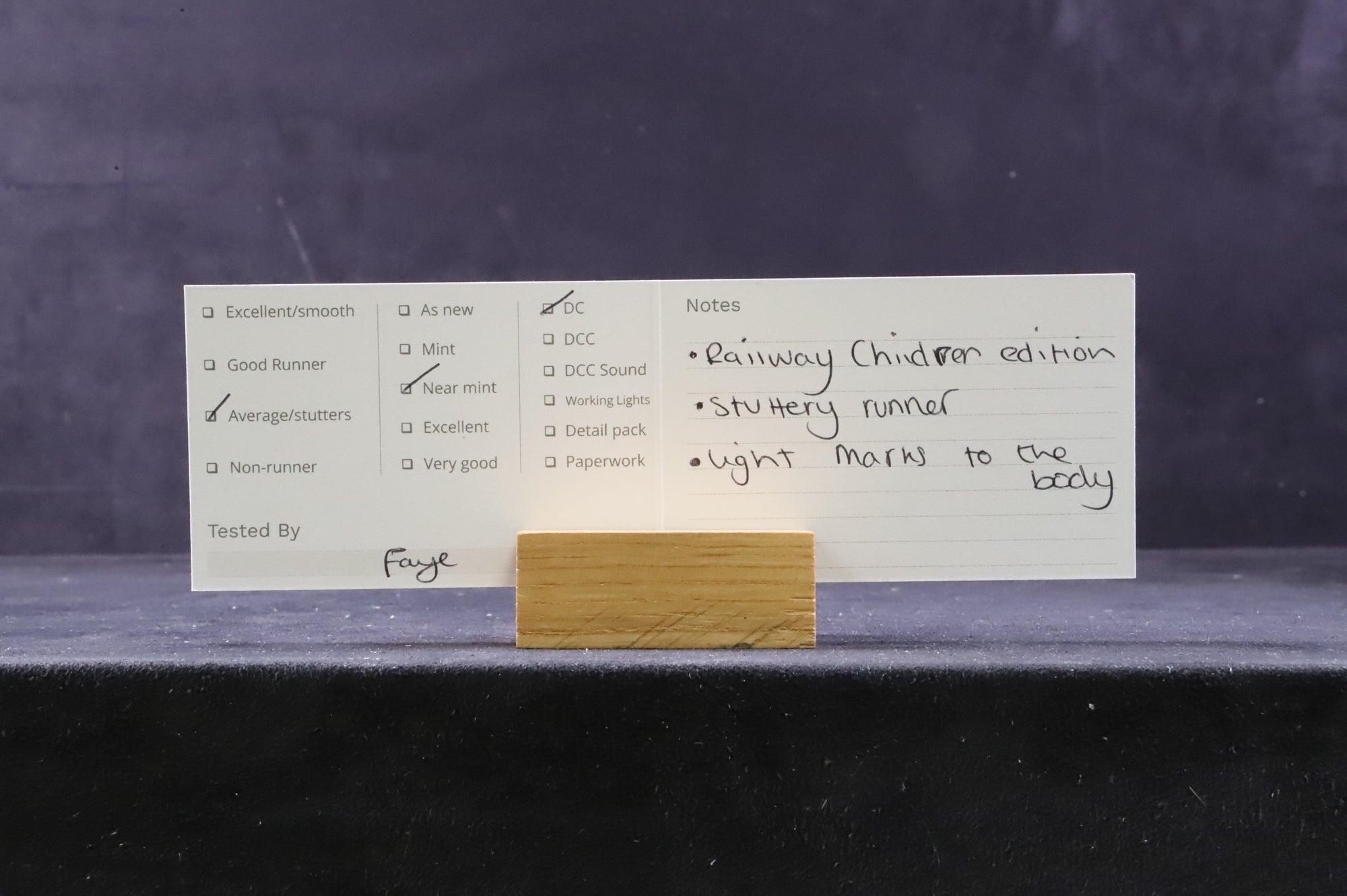 Hornby OO R30221 Class 4F 0-6-0 '3924' LMS Black 'the Railway Children Return'