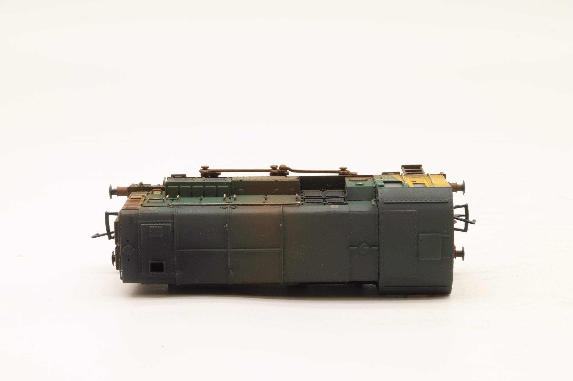 Bachmann OO 32-106 Class 08 08585 in Freightliner Livery – DCC Sound & Weathered