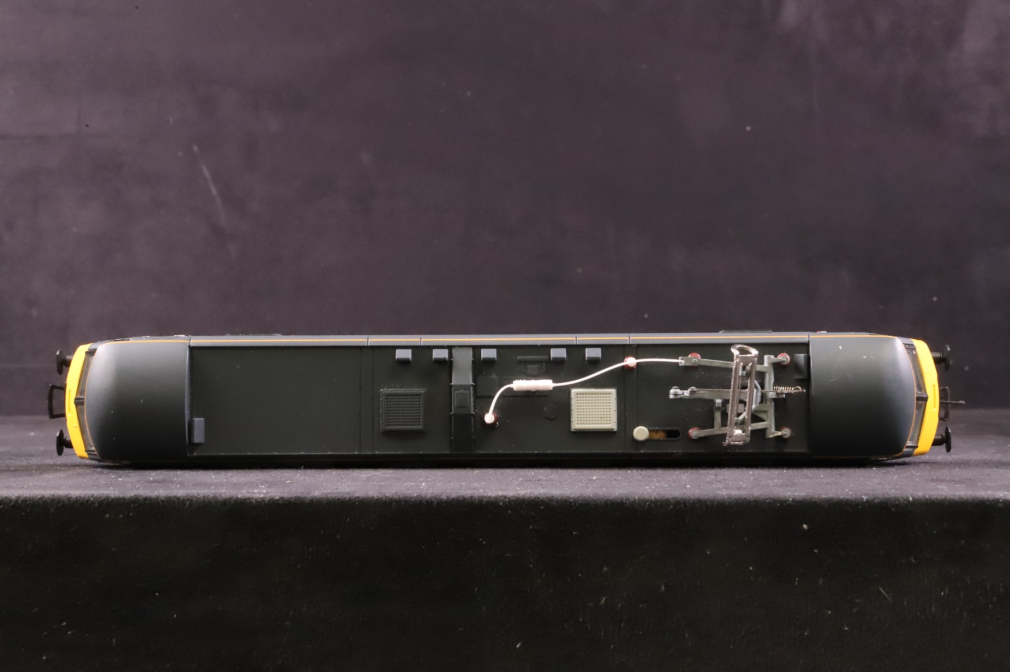 Hornby OO R3585 Class 90 '90135' Intercity Mainline