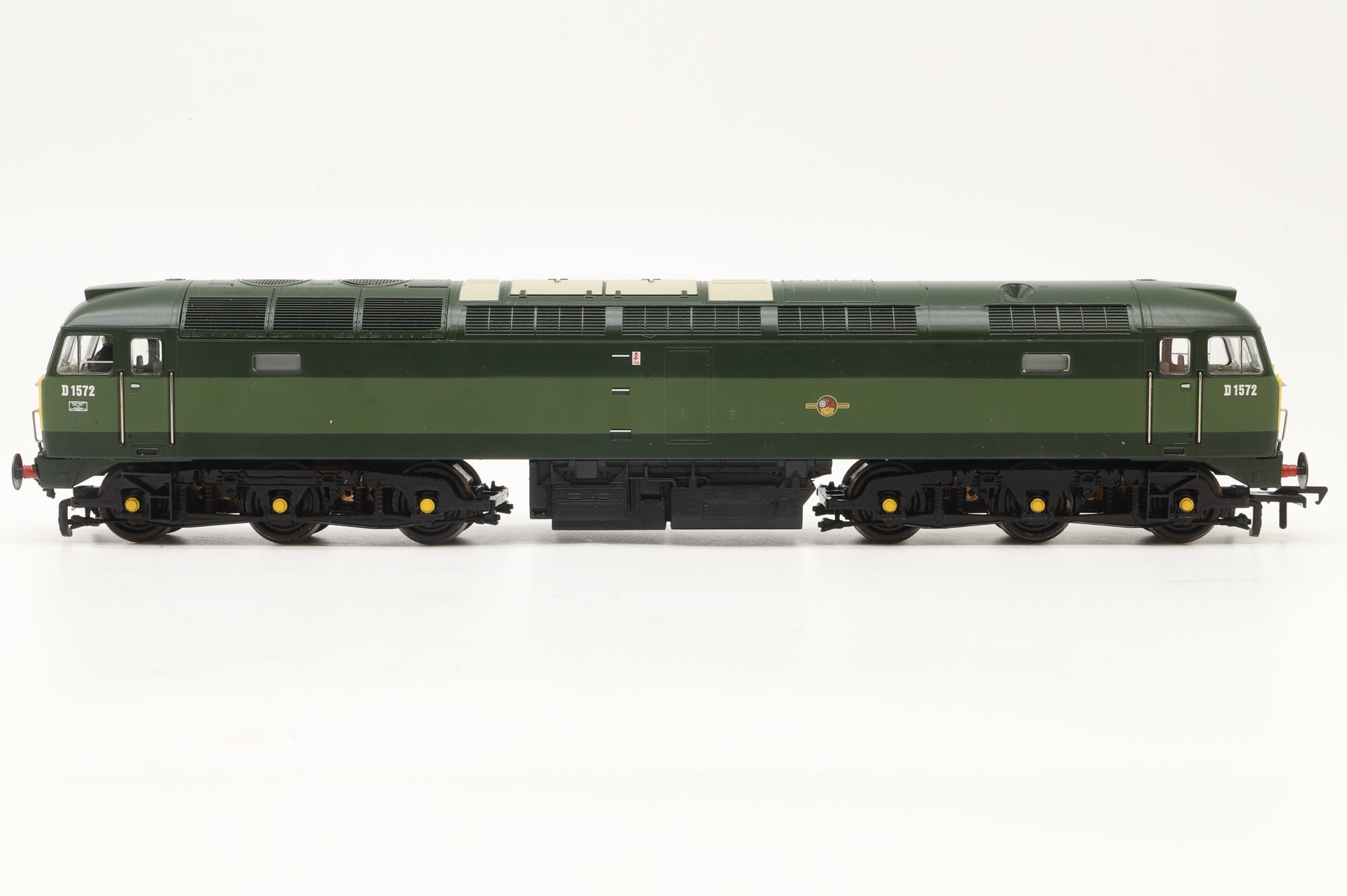 Bachmann OO 32-804 Class 47 D1572 in BR Two-Tone Green - DCC Sound