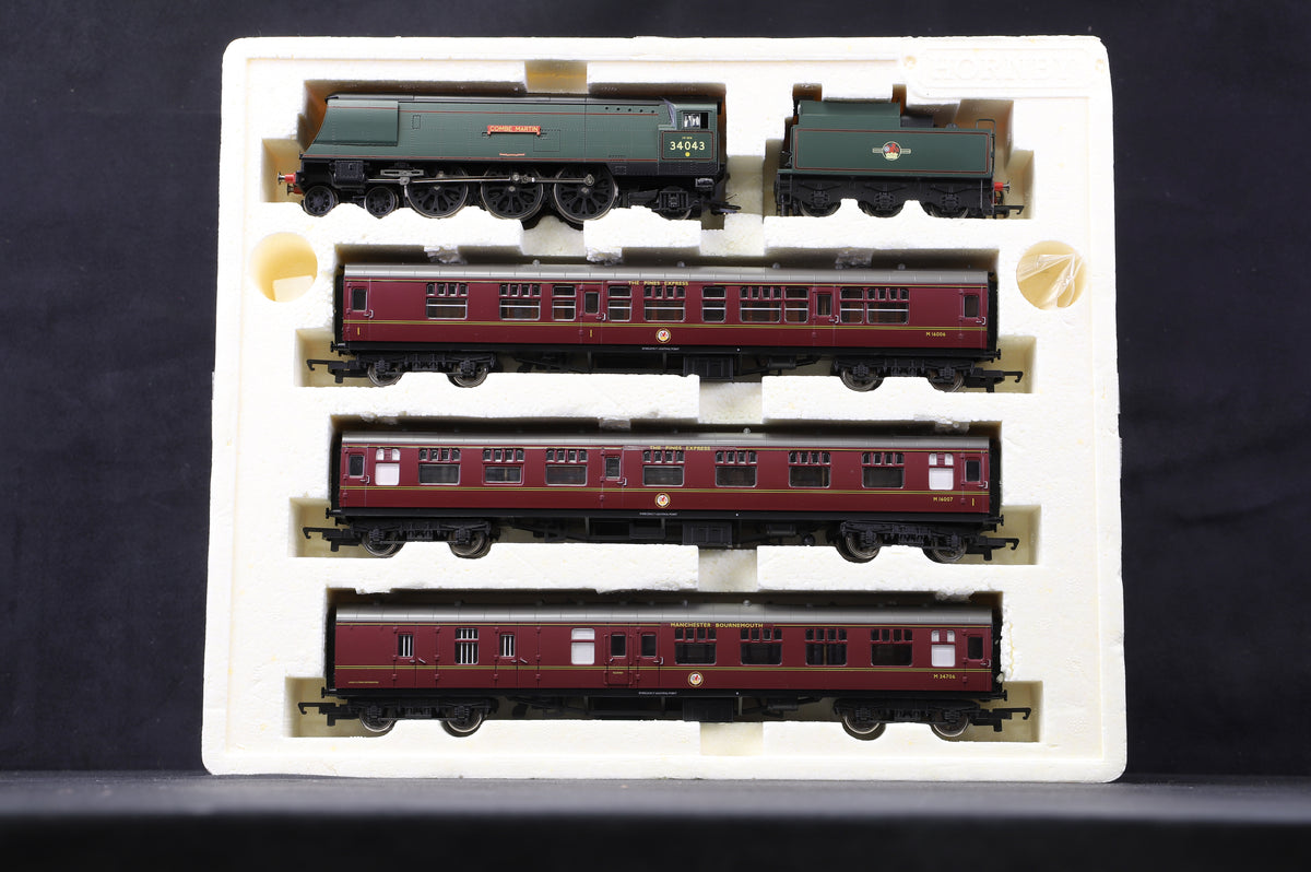 Hornby OO R2436 &#39;The Pines Express&#39; Great British Train Pack