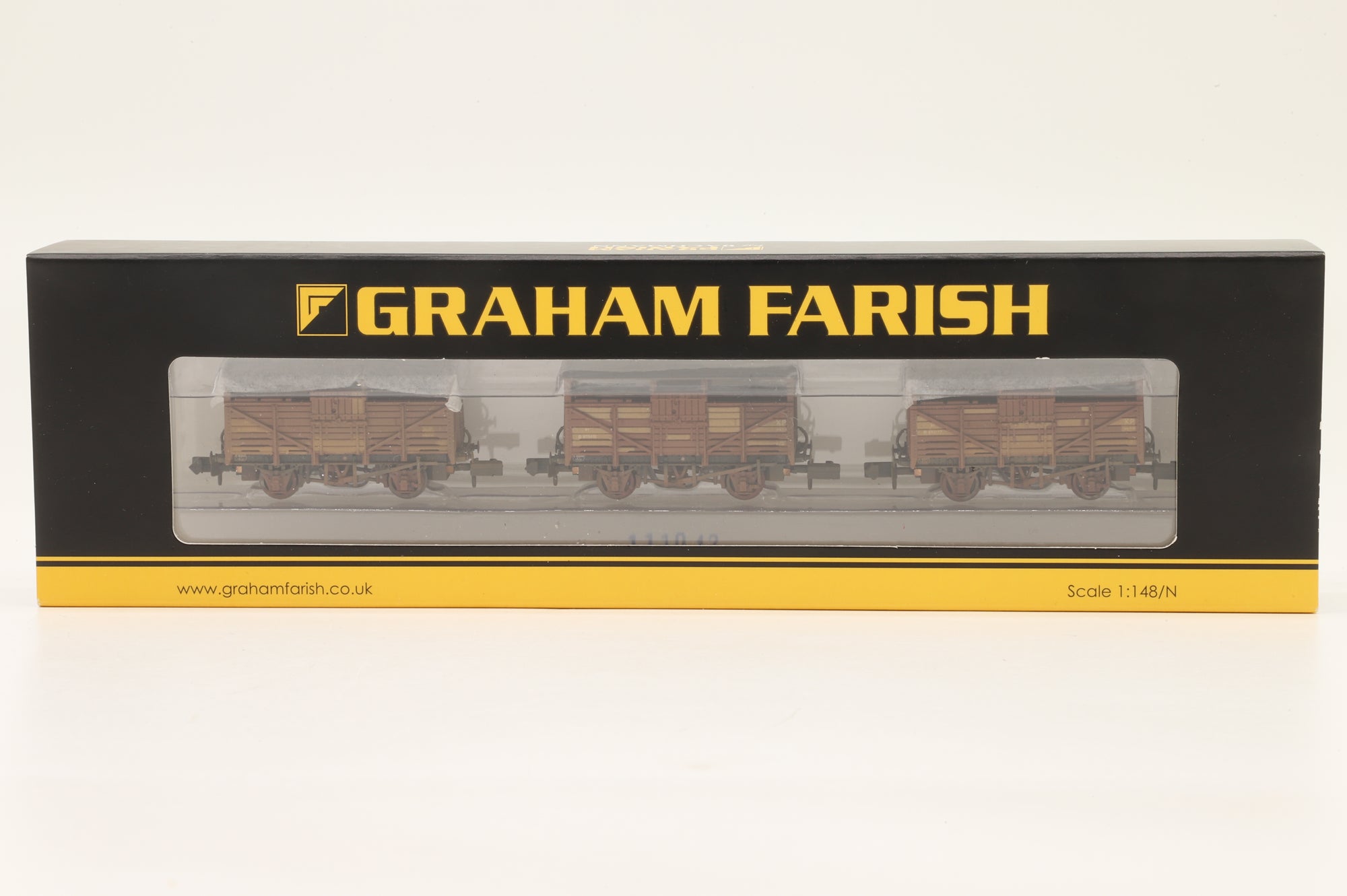 Graham Farish N 377-270 Set Of 8 Ton Cattle Wagons BR Bauxite Weathered
