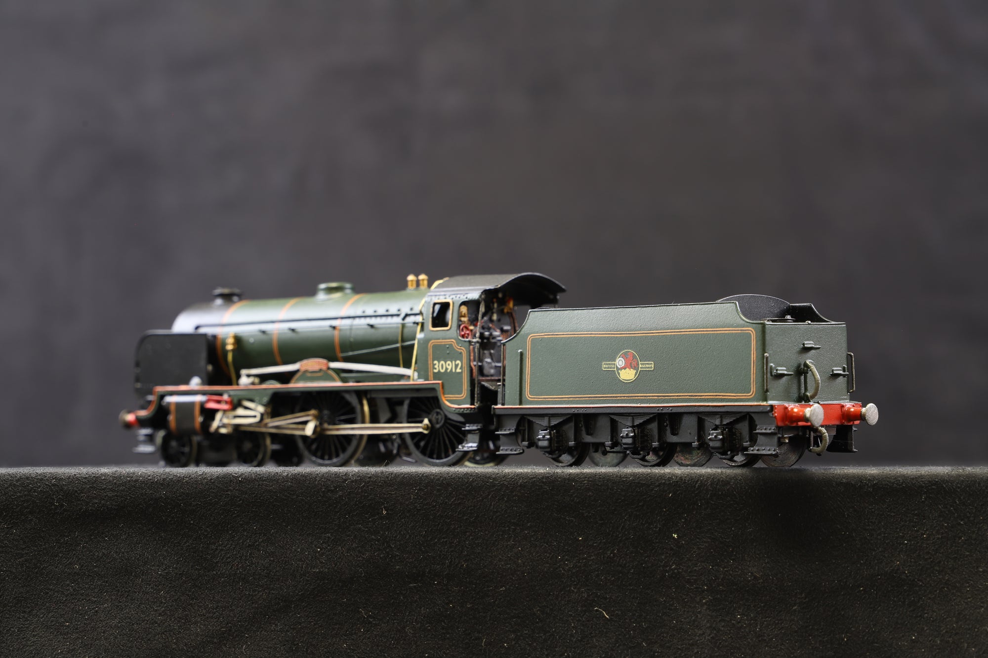 Kit Built OO 4-4-0 Schools Class Loco 'Downside' '30912'