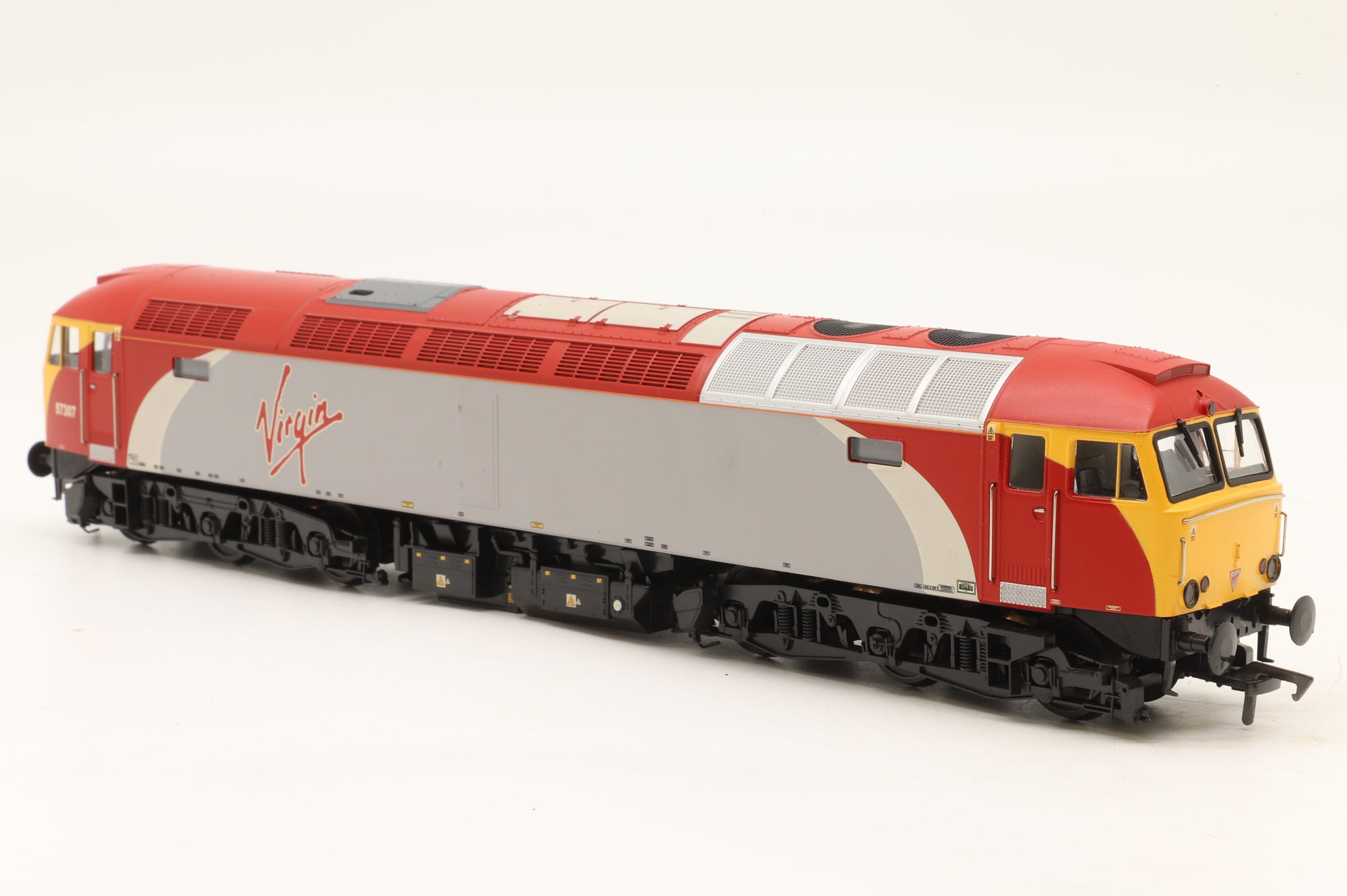 Heljan OO 5701 Class 57 57307 in Virgin Trains Livery