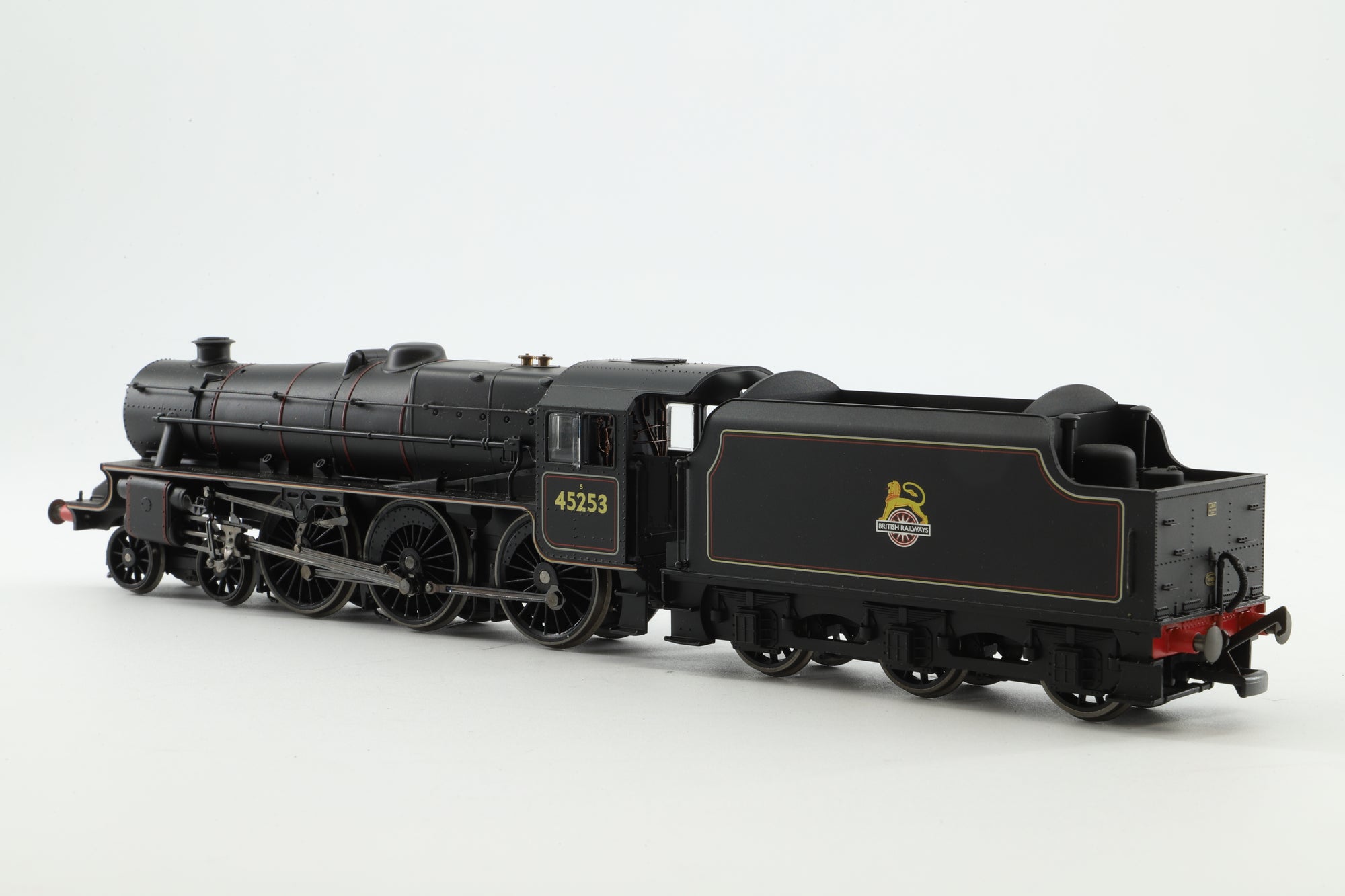 Hornby OO R2250 Class 5MT 45253 in Lined BR Black w/ Early Crests