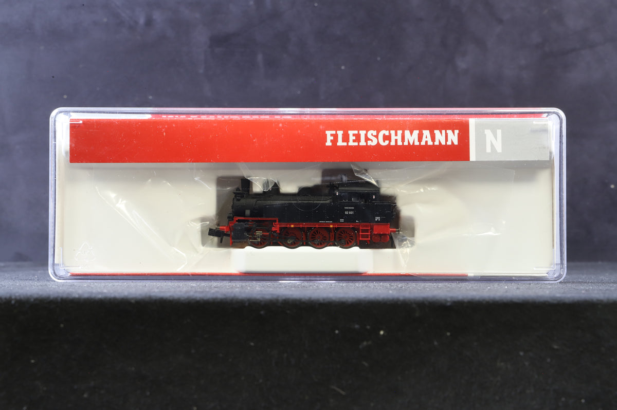 Fleischmann N Gauge 709211 DB Deutsche Bahn BR92.5-10(T13) Tank Engine in DB Black and Red