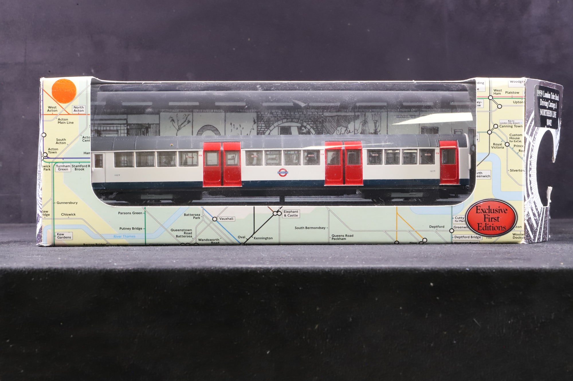 Gilbow 1:76 Static Models 1959 Tube Stock 4 Car Set in 'Underground' Red/White/Blue